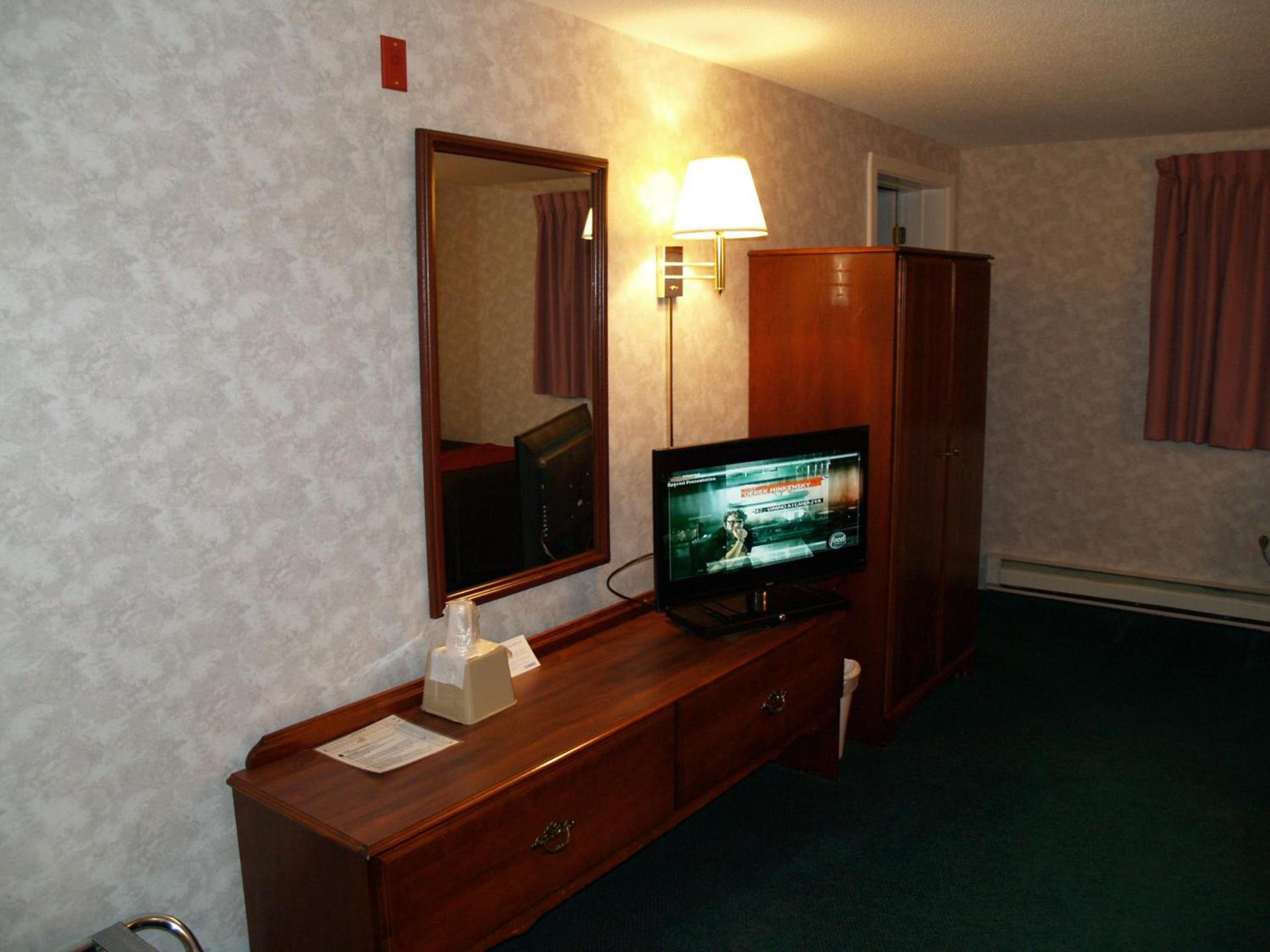 Bangor Inn & Suites photo 13