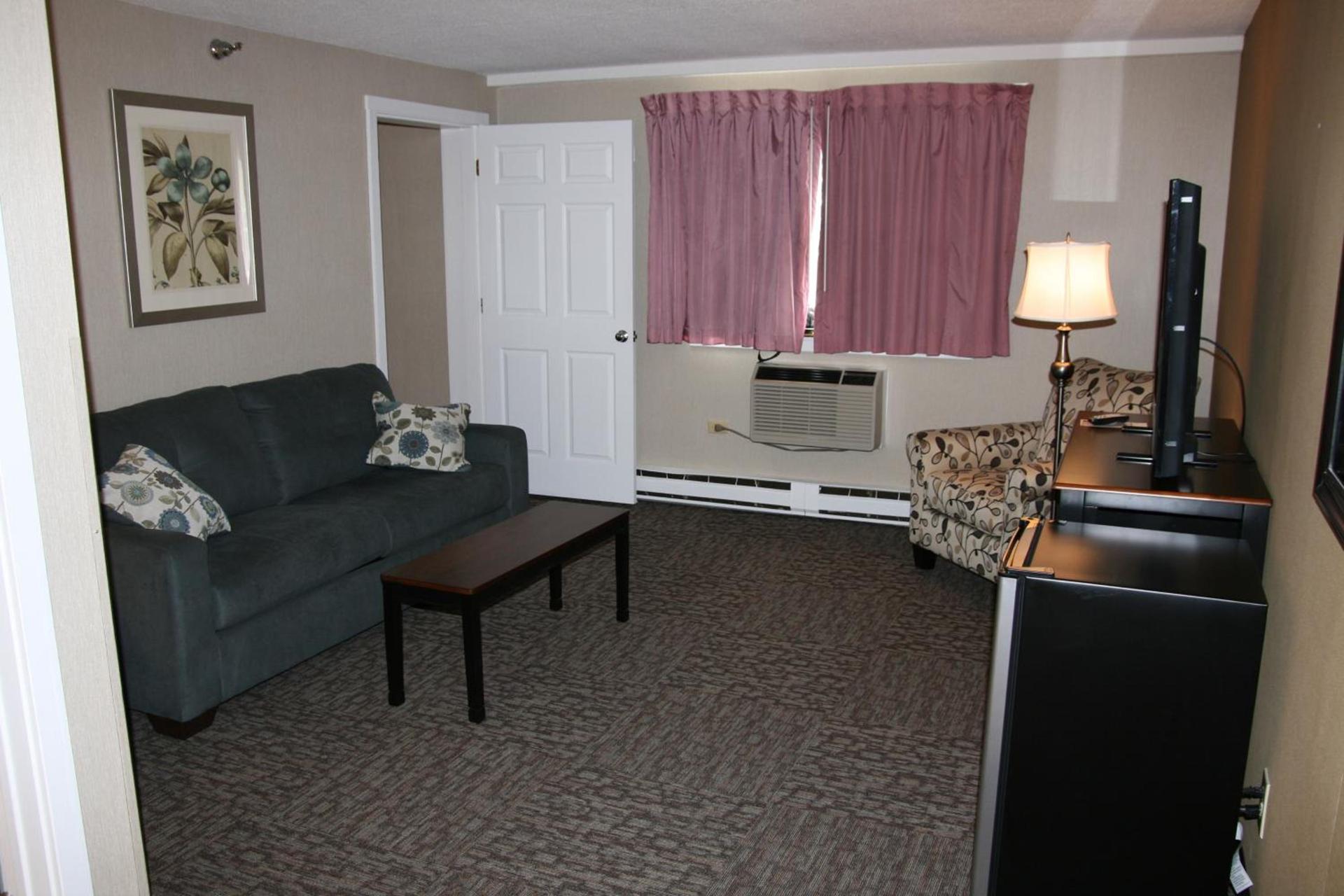 Bangor Inn & Suites photo 5