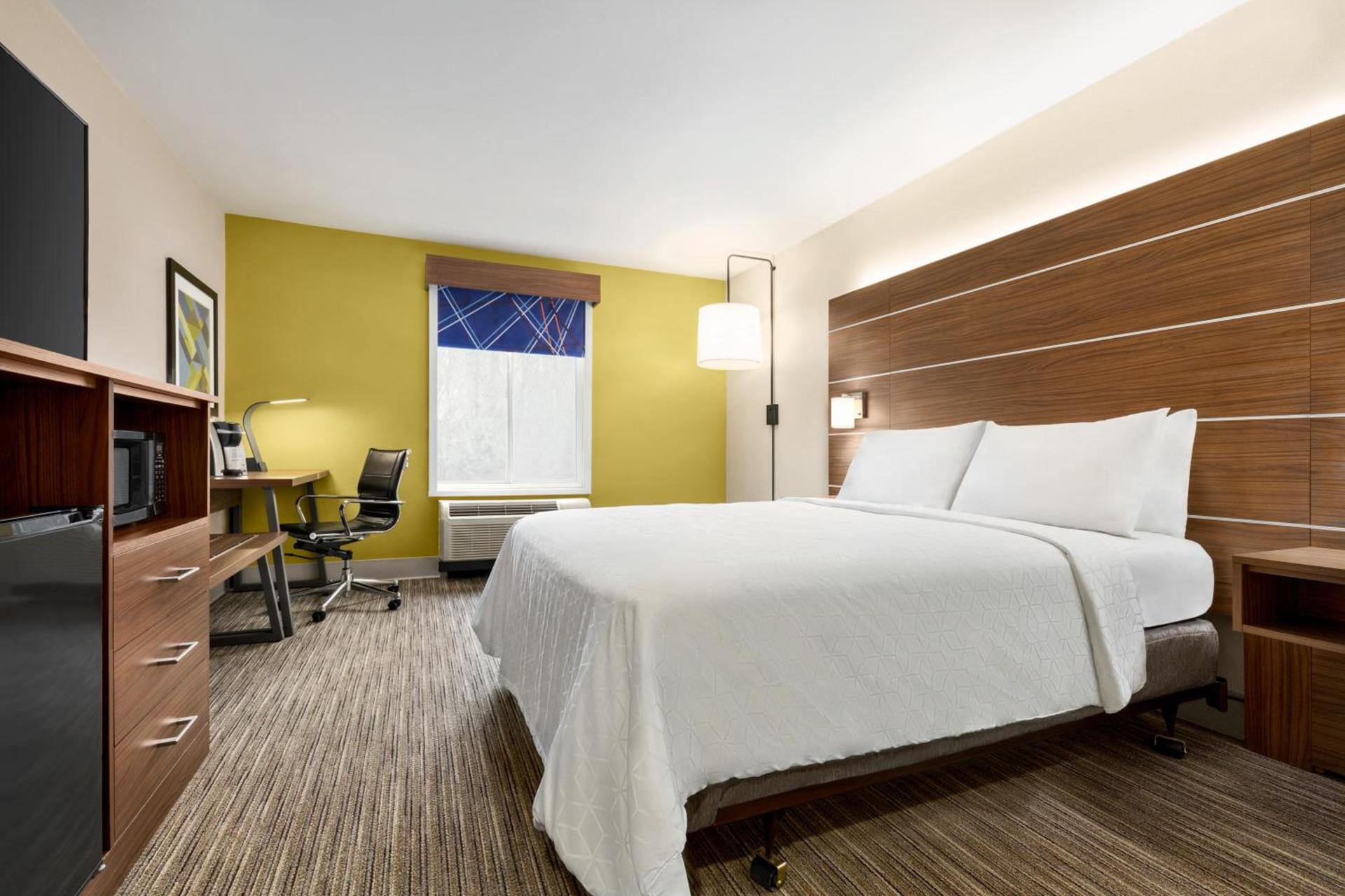 Holiday Inn Express & Suites Philadelphia - Mt Laurel by IHG photo 21