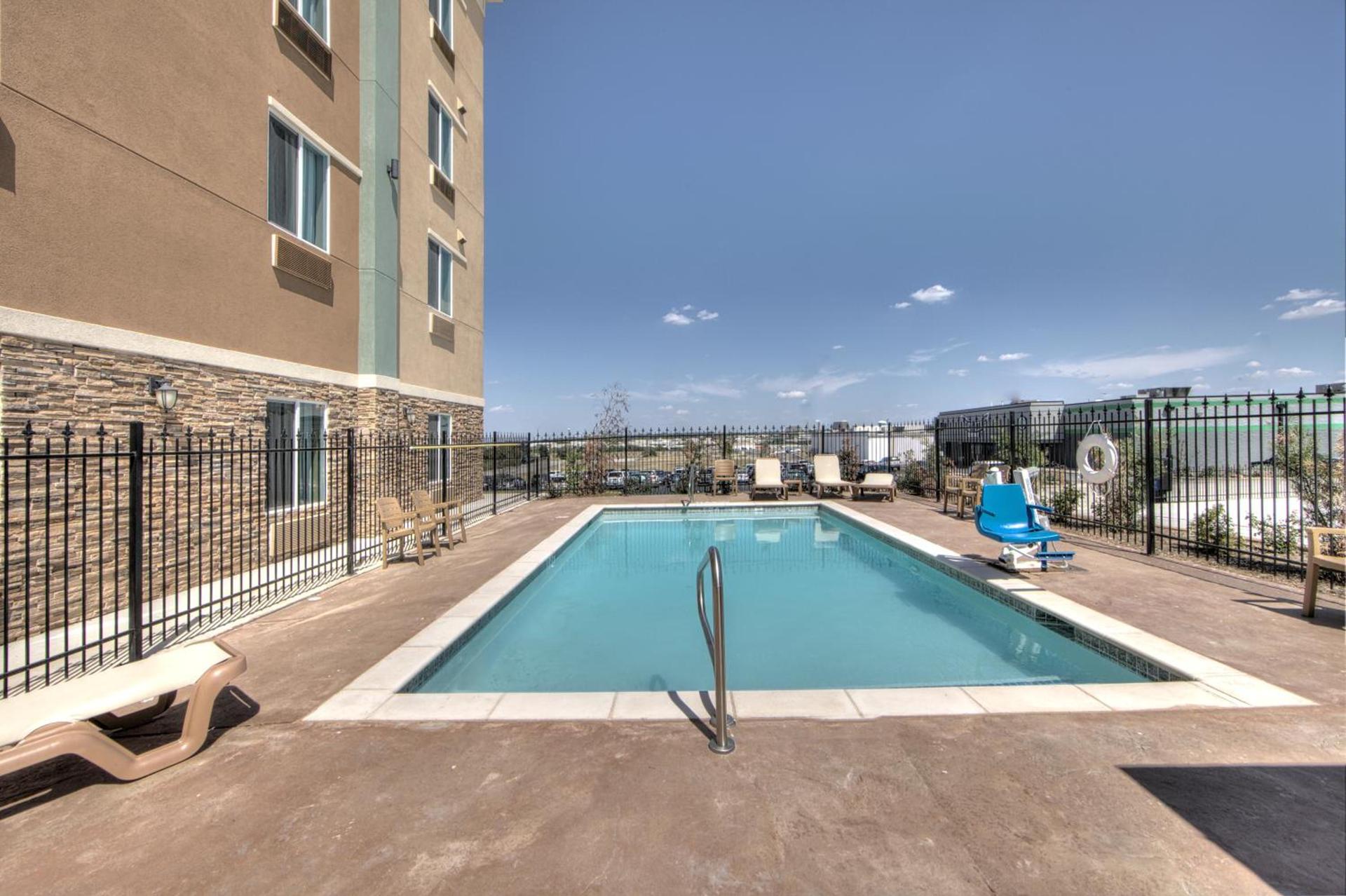 Comfort Inn & Suites Fort Worth West I-30 NAS JRB photo 3