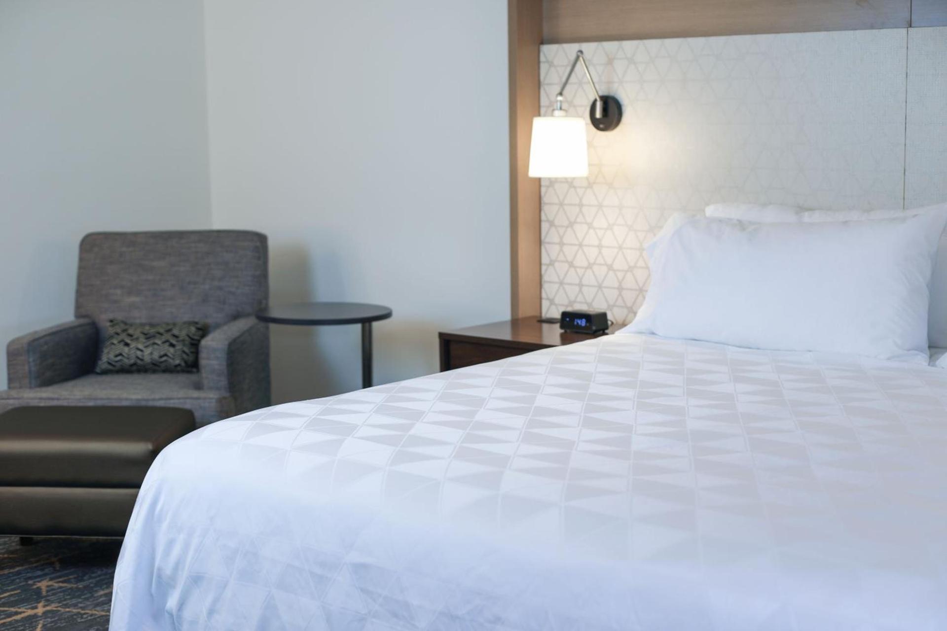Holiday Inn & Suites St. Cloud by IHG photo 32