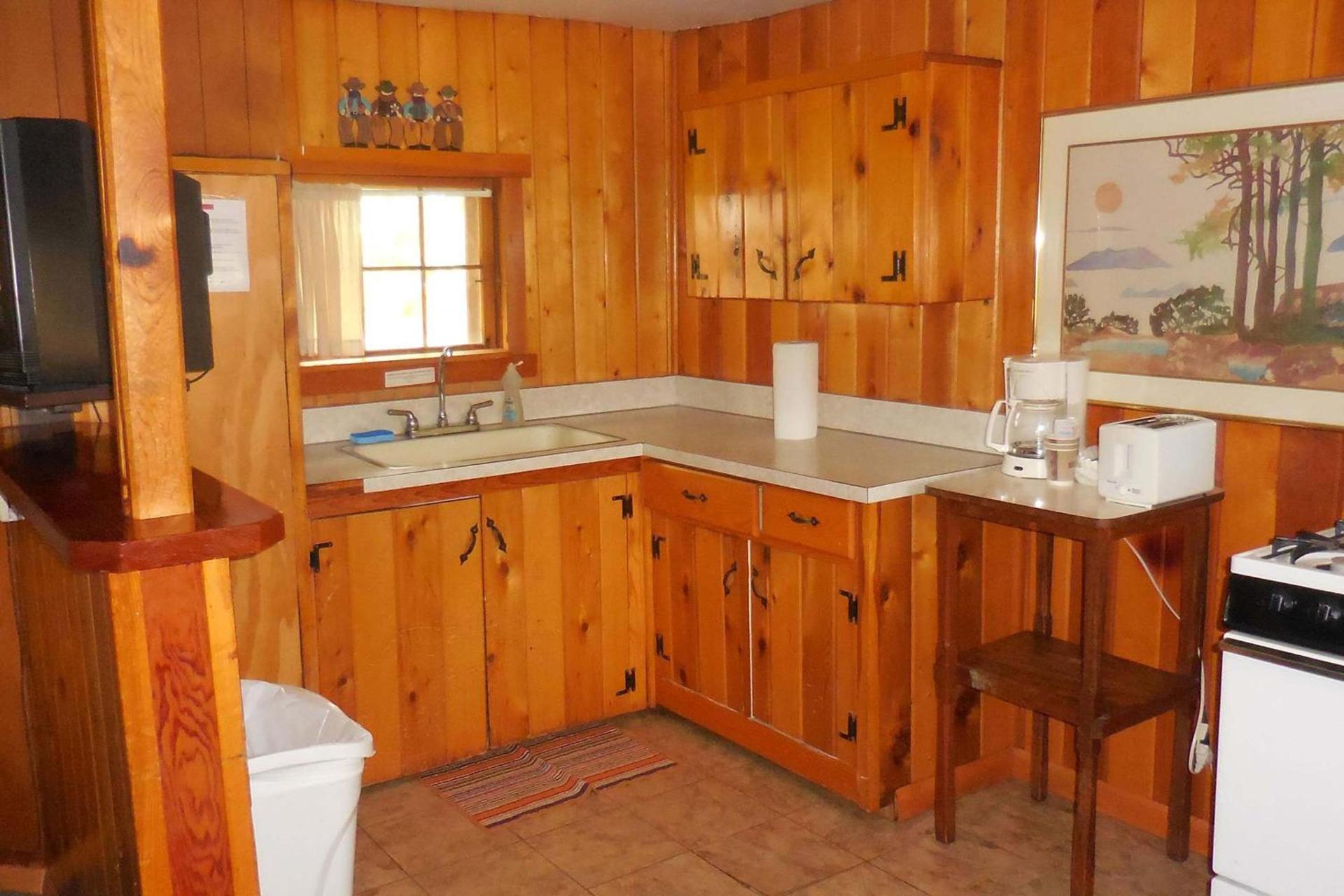 Elkhorn Lodge photo 16