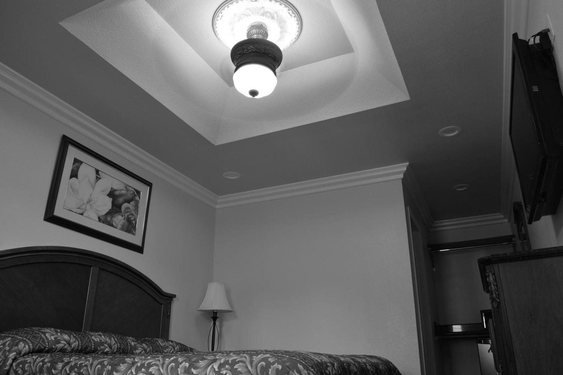 Crystal Lodge Motel photo 37