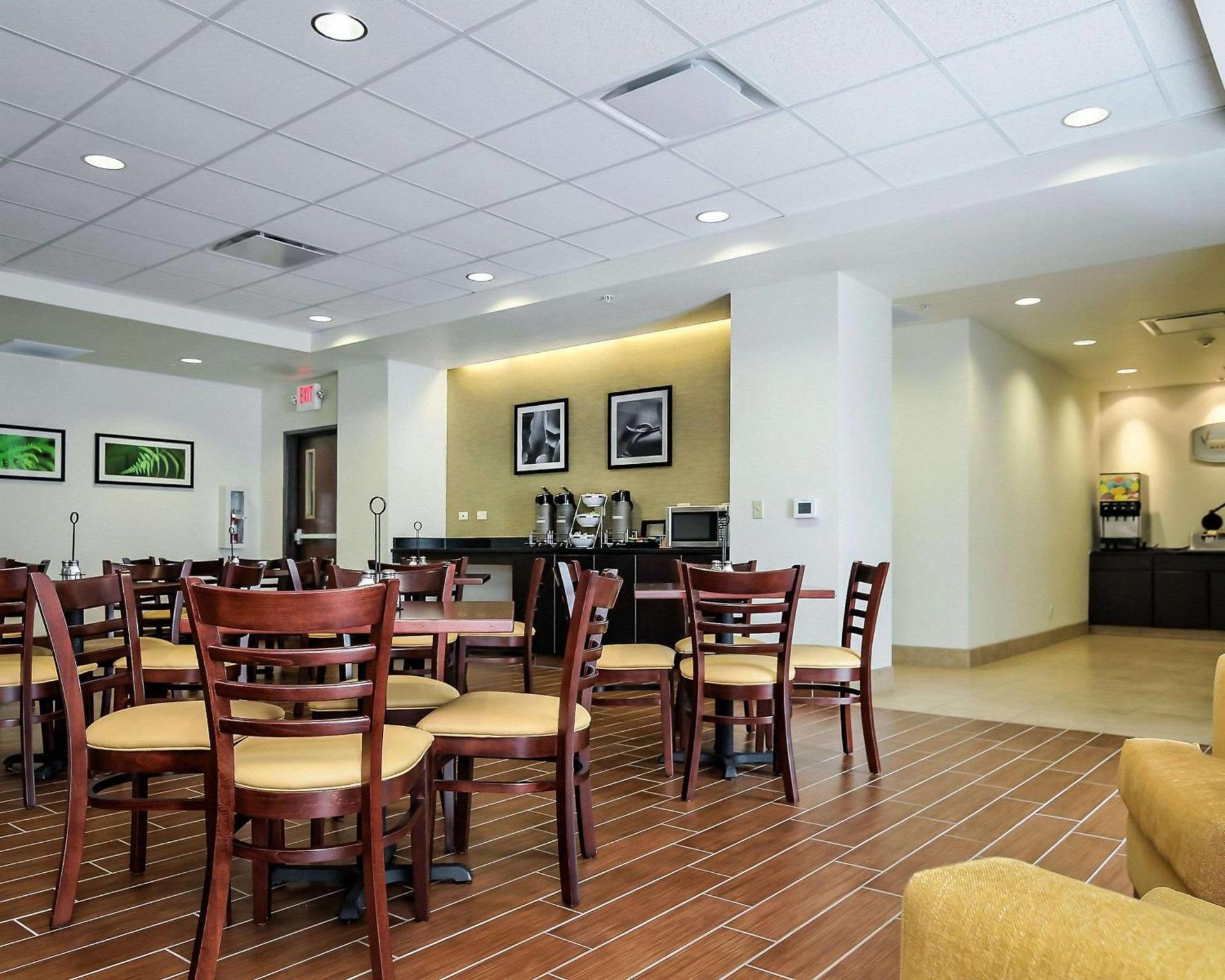 Sleep Inn & Suites Fort Scott photo 8