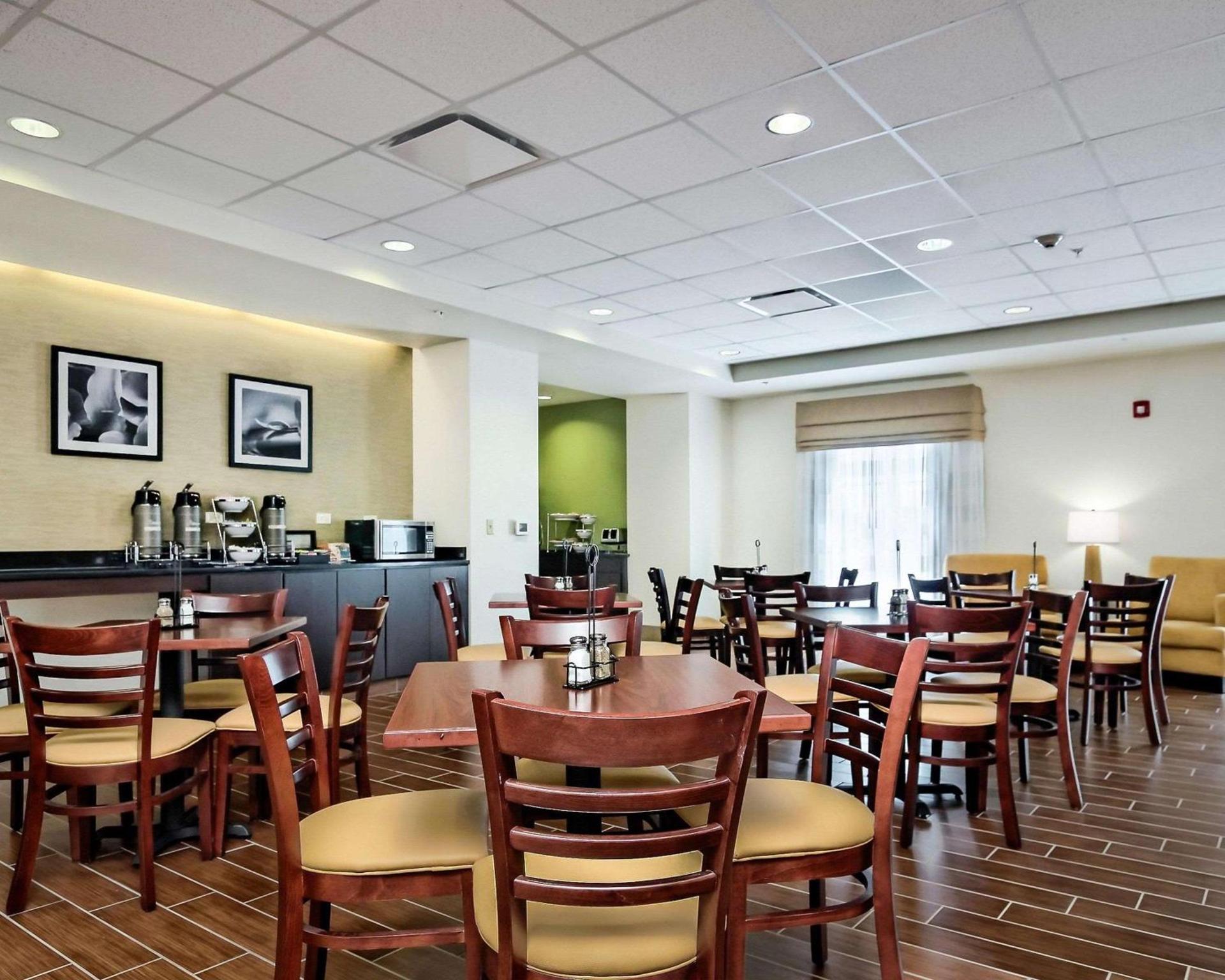 Sleep Inn & Suites Fort Scott photo 9