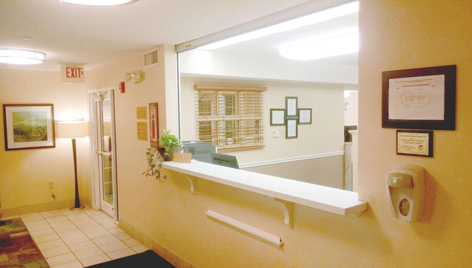 Sonesta Simply Suites Chicago Libertyville photo 2