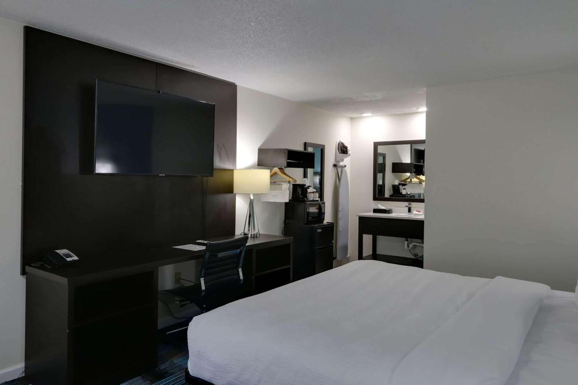 Travelodge by Wyndham Calhoun South I-75 photo 2