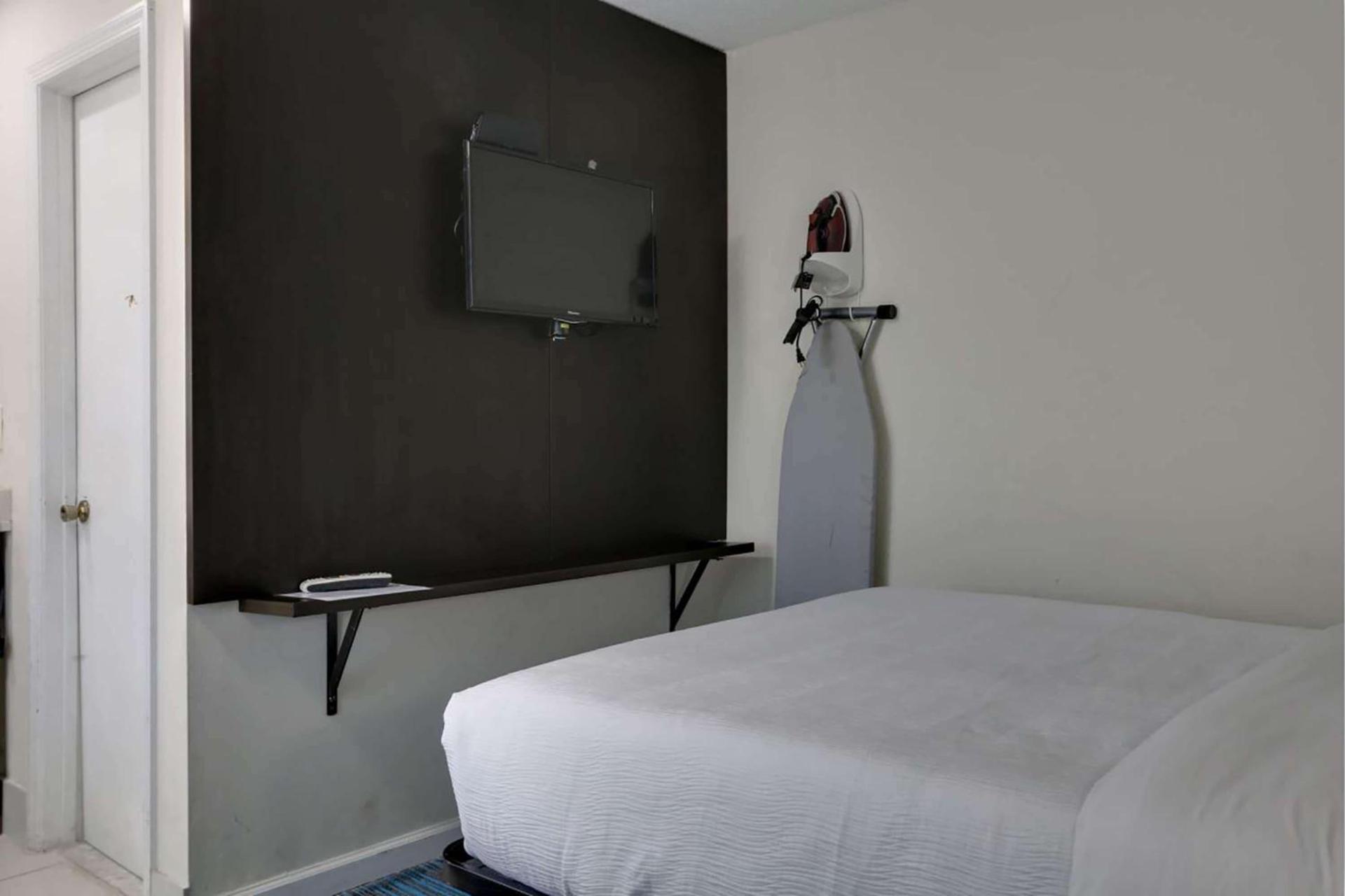 Travelodge by Wyndham Calhoun South I-75 photo 4