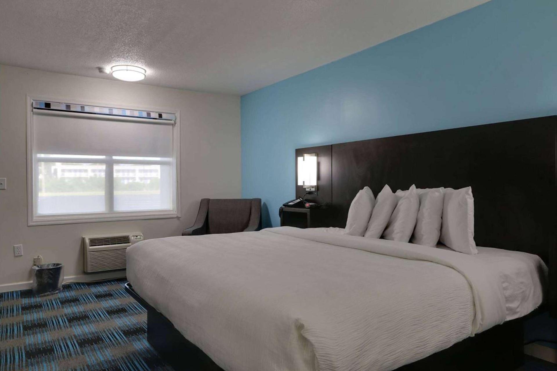 Travelodge by Wyndham Calhoun South I-75 photo 7