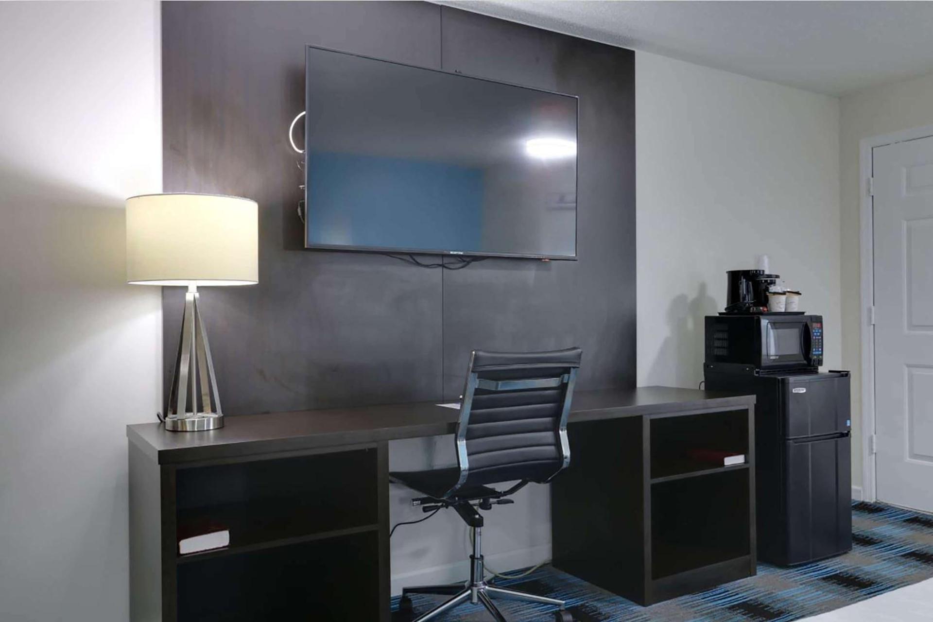 Travelodge by Wyndham Calhoun South I-75 photo 10