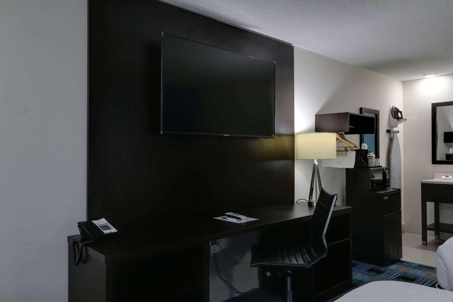 Travelodge by Wyndham Calhoun South I-75 photo 12