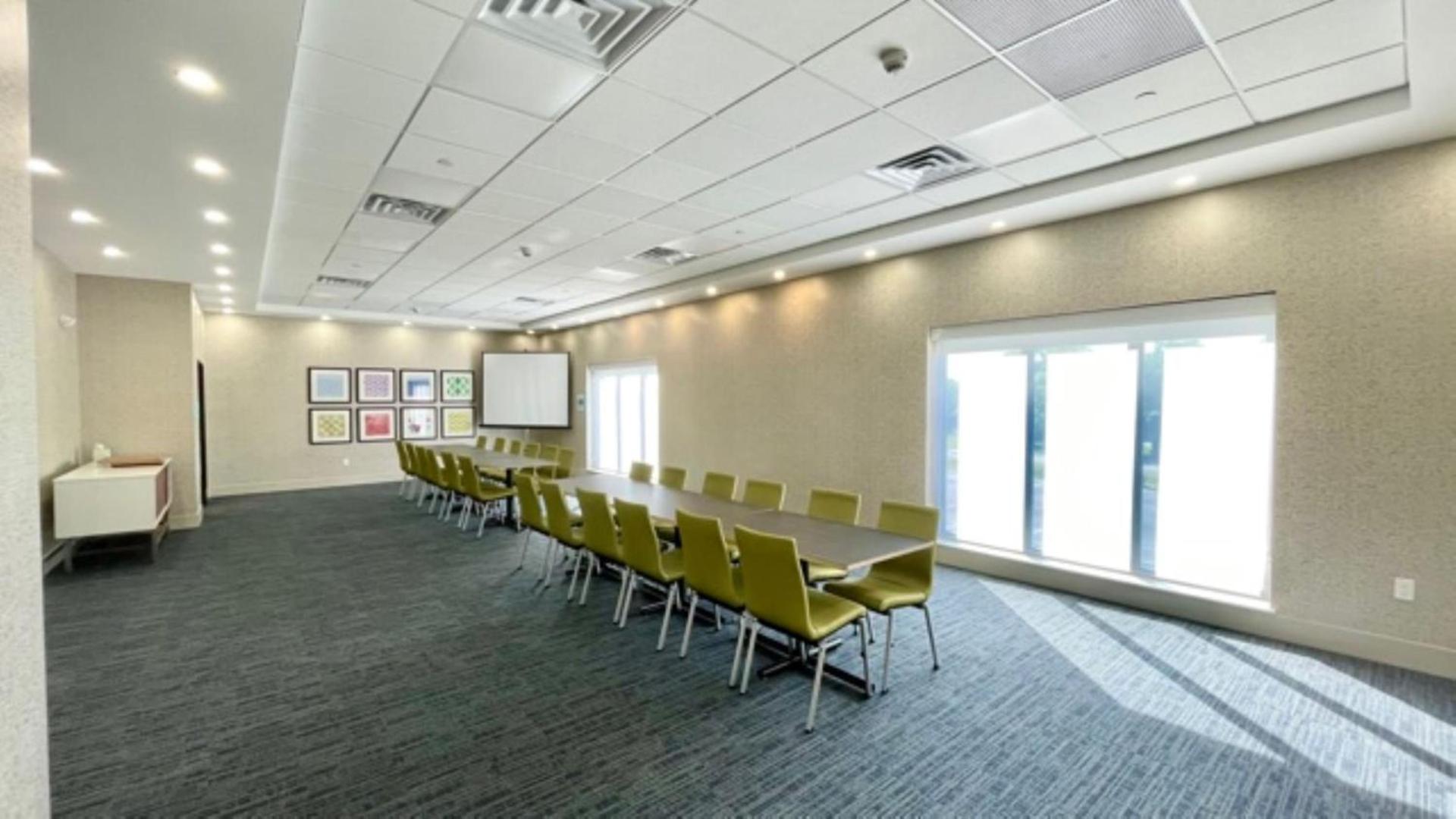 Holiday Inn Express - Fall River North photo 41