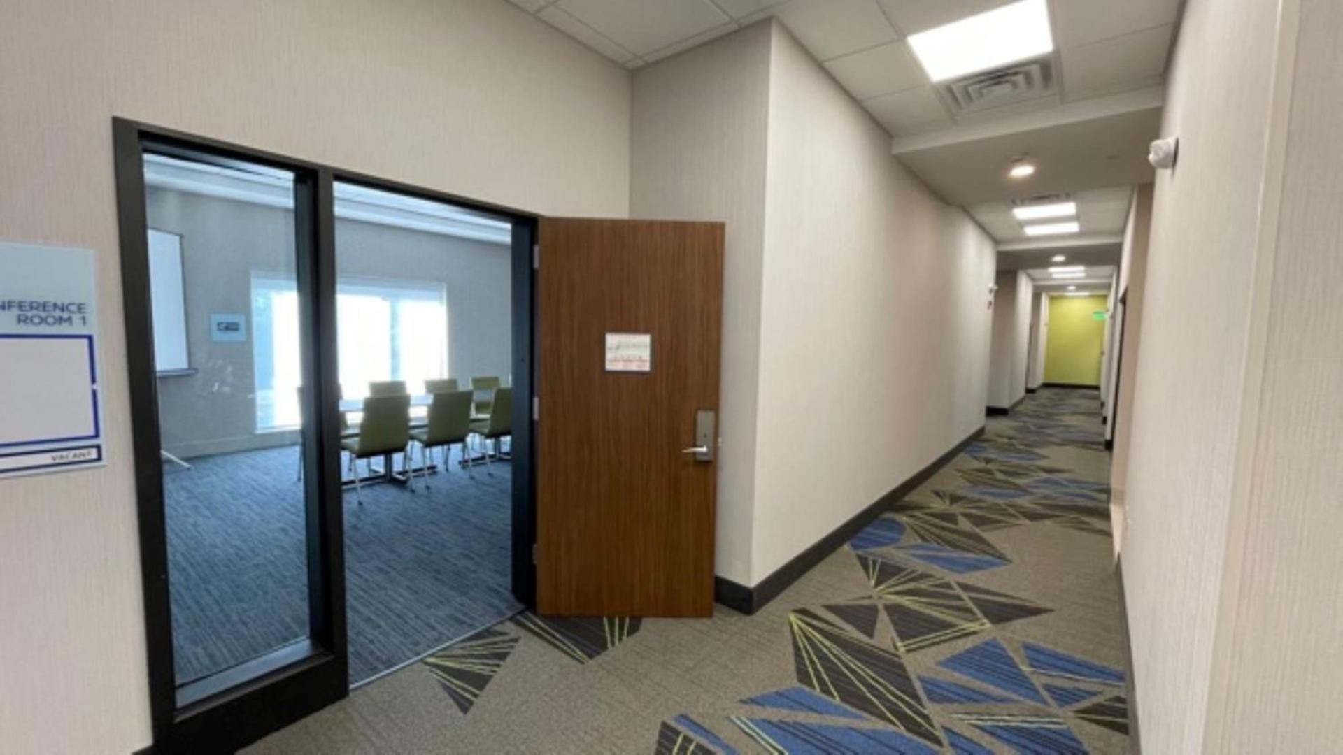 Holiday Inn Express - Fall River North photo 54
