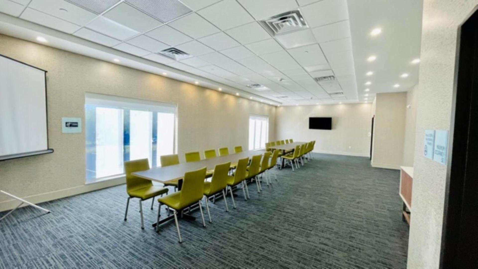 Holiday Inn Express - Fall River North photo 24