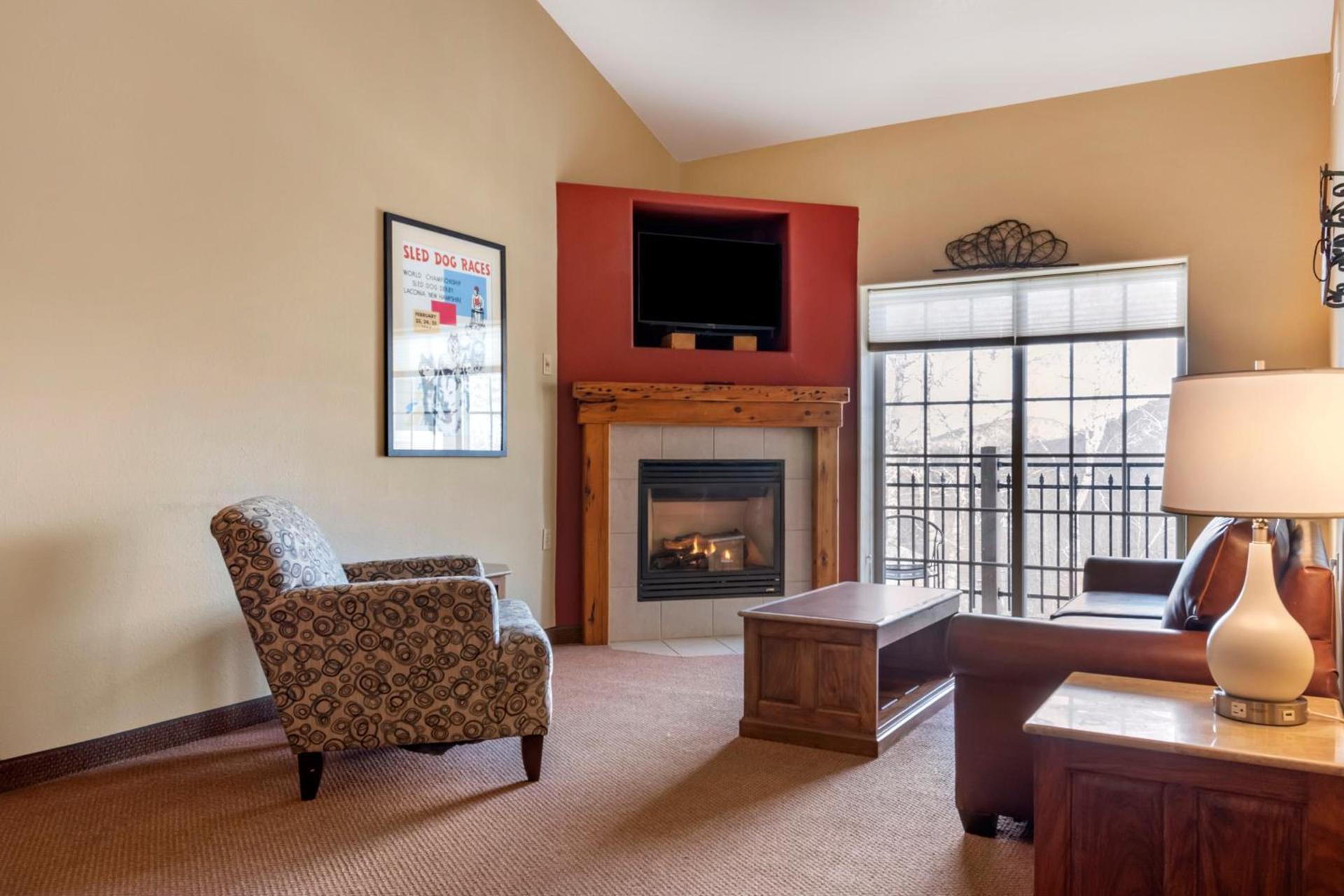 Mountain Edge Suites at Sunapee, an Ascend Collection Hotel photo 2