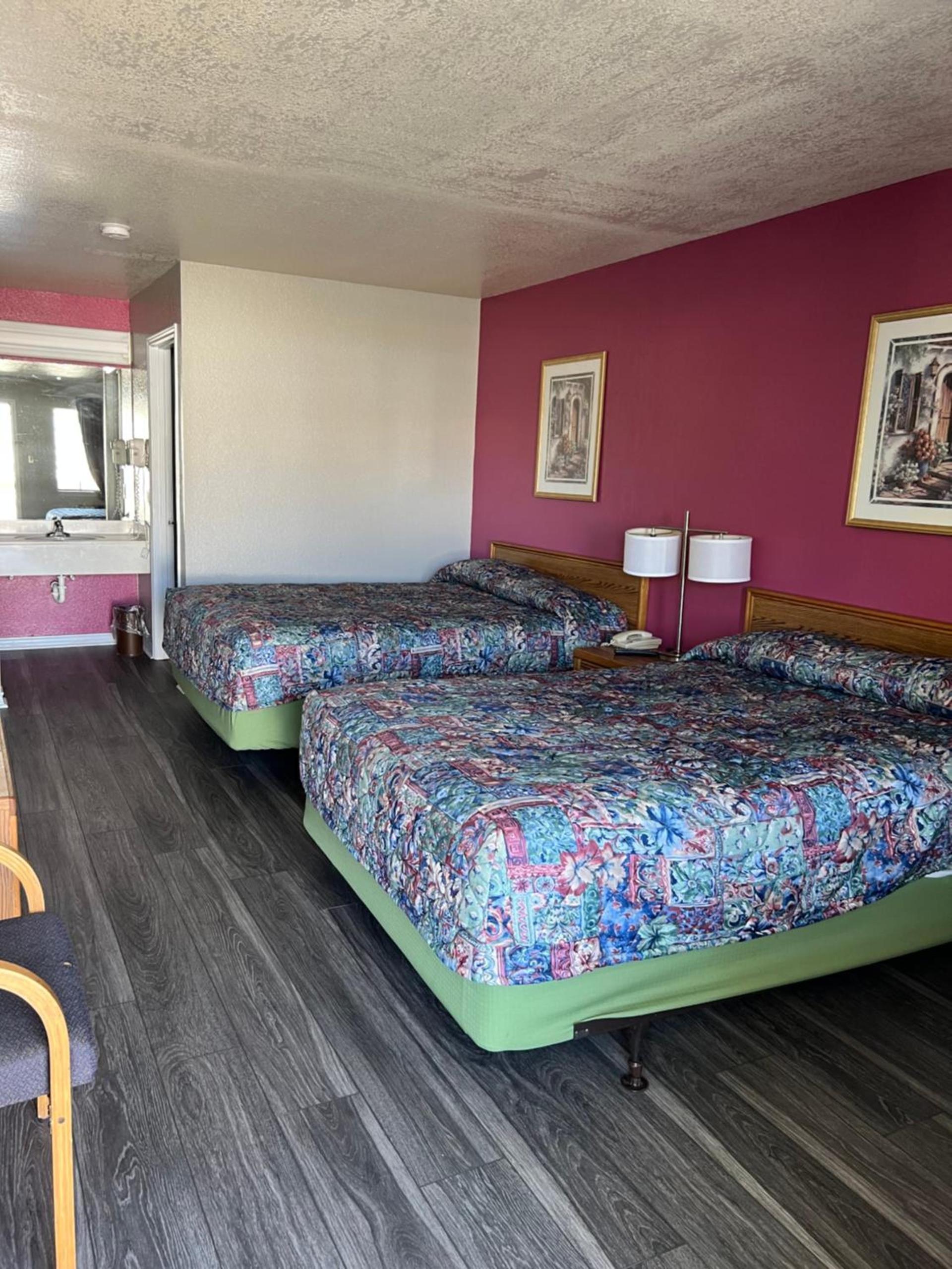COUNTRY INN MOTEL photo 24