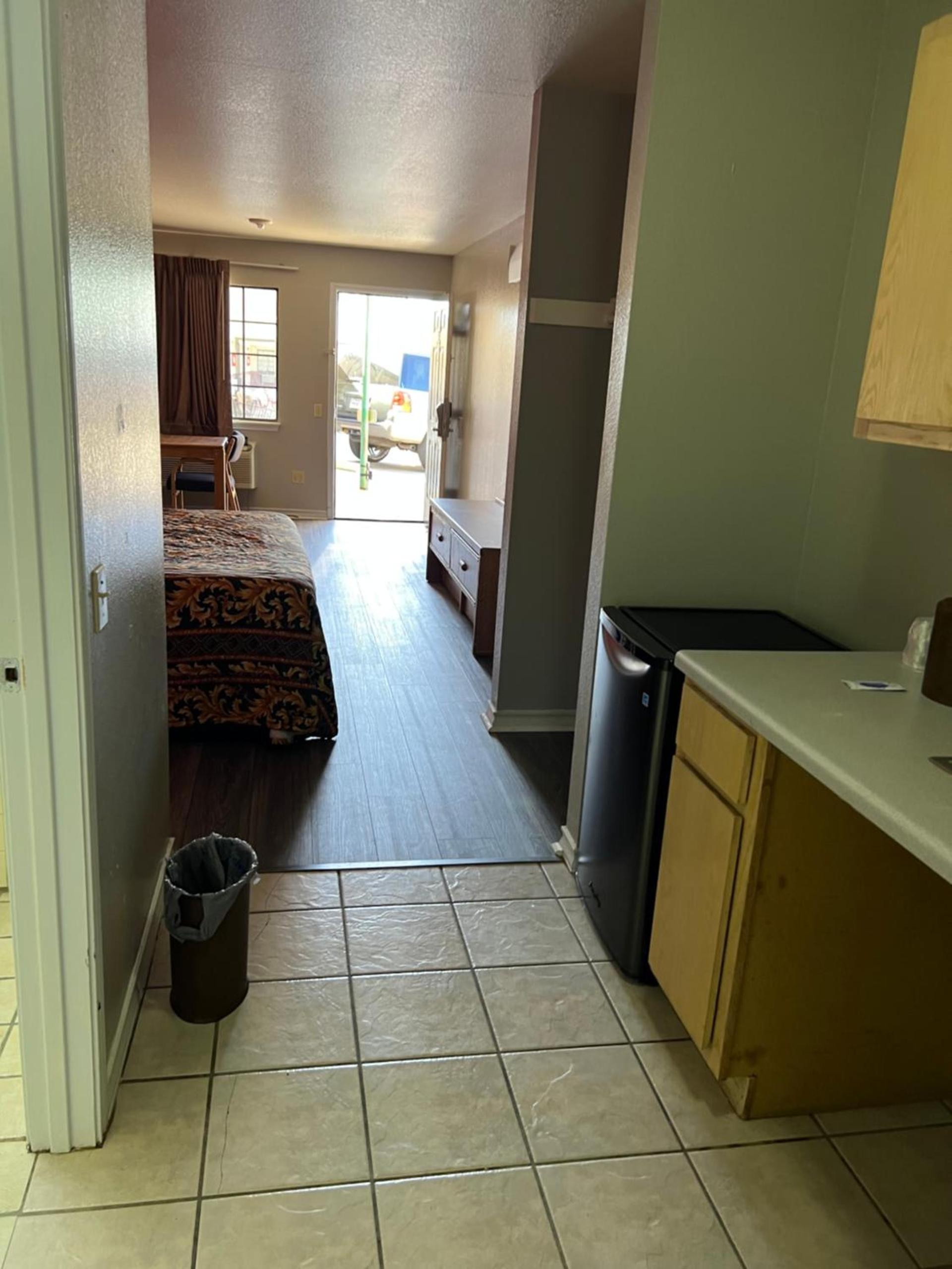 COUNTRY INN MOTEL photo 25