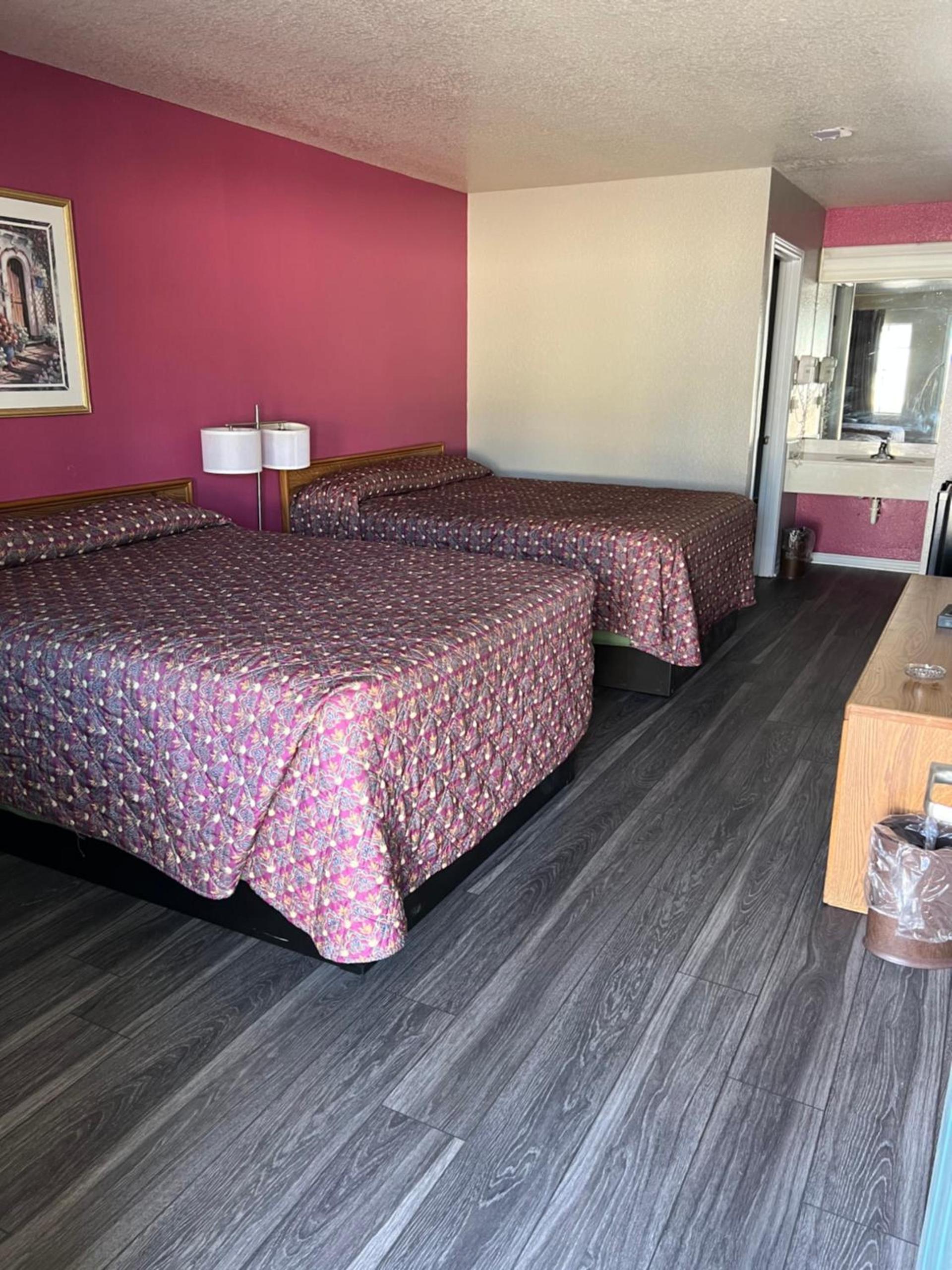 COUNTRY INN MOTEL photo 27