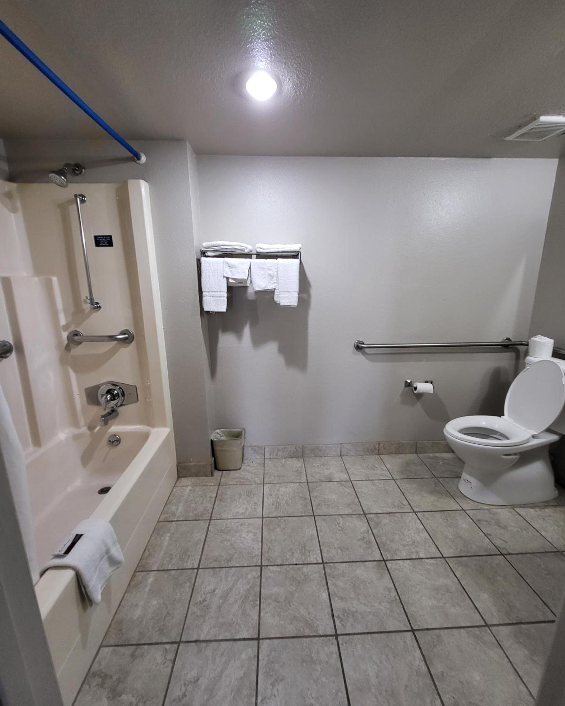 Hallmark Inn and Suites photo 10