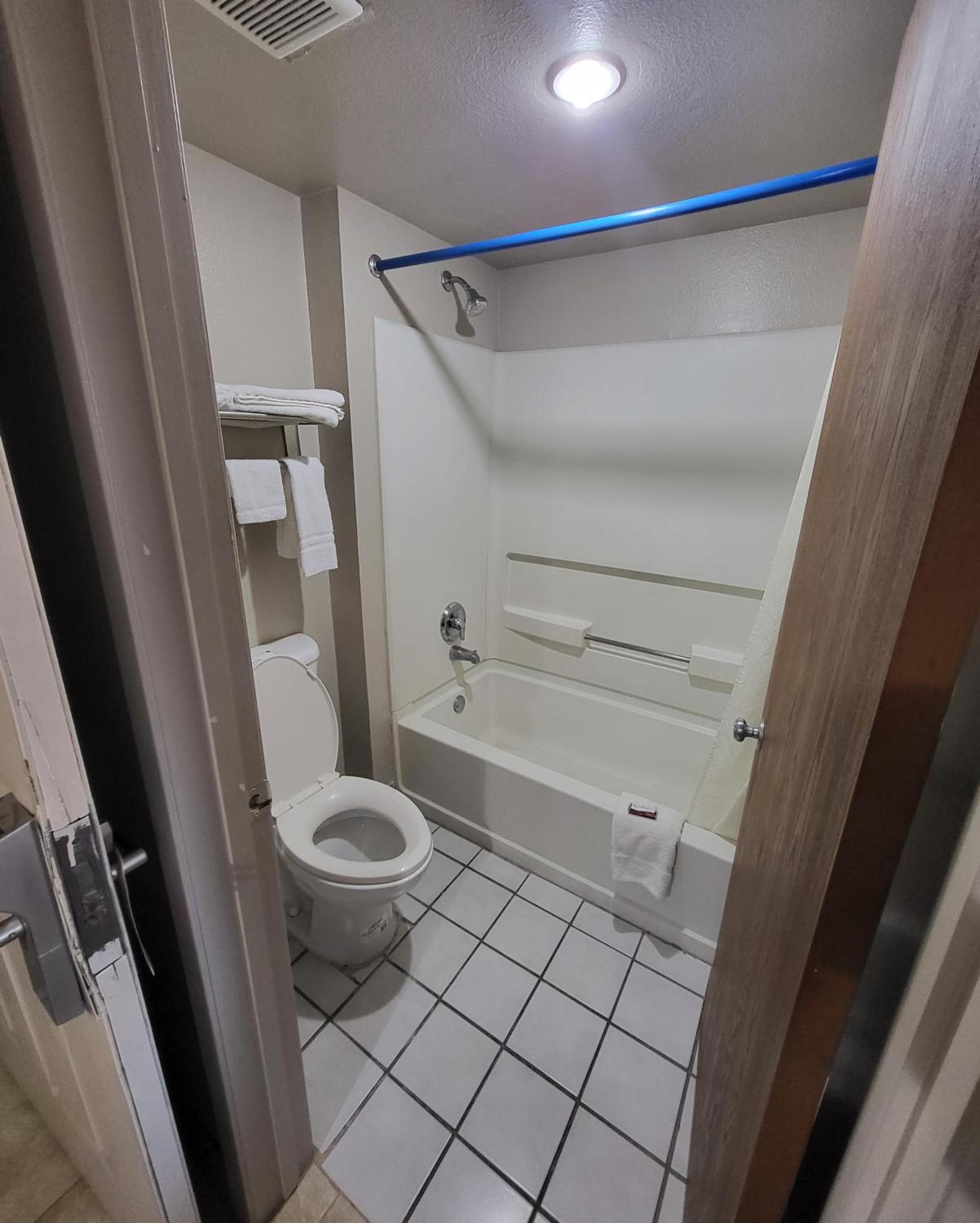 Hallmark Inn and Suites photo 12