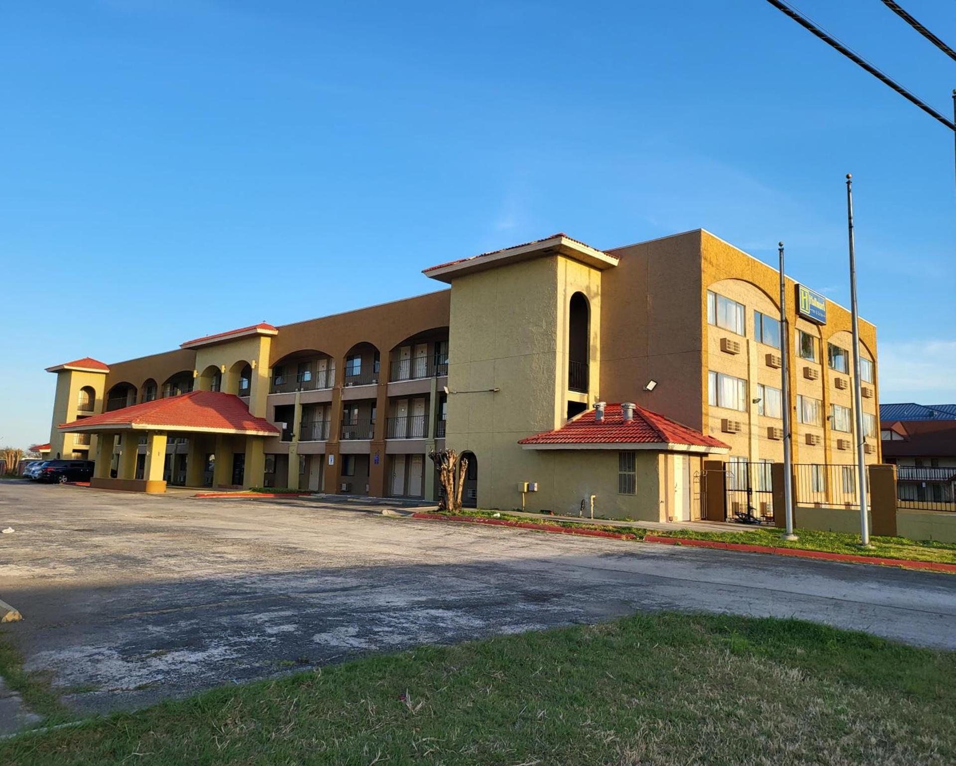 Hallmark Inn and Suites photo 1
