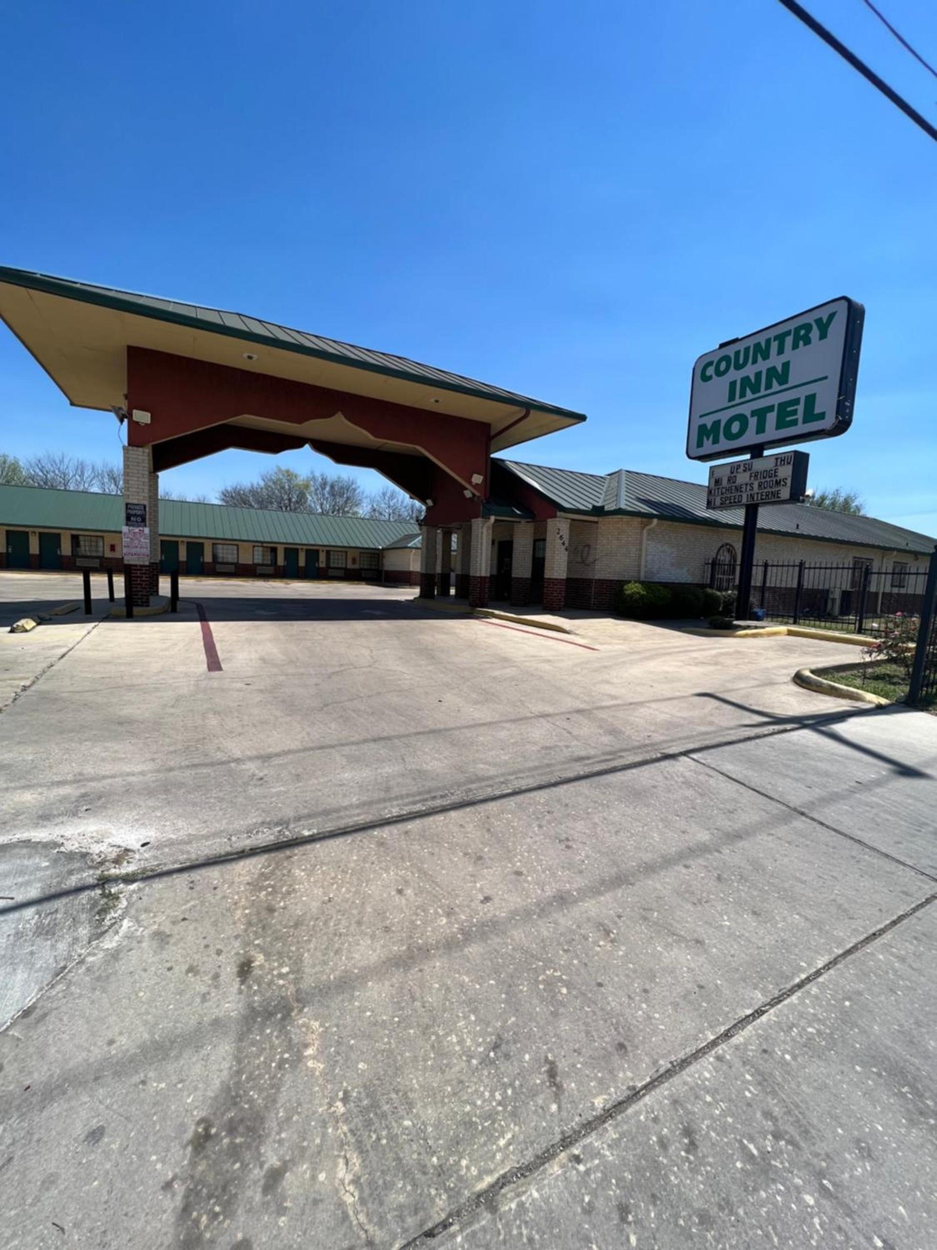 COUNTRY INN MOTEL photo 29
