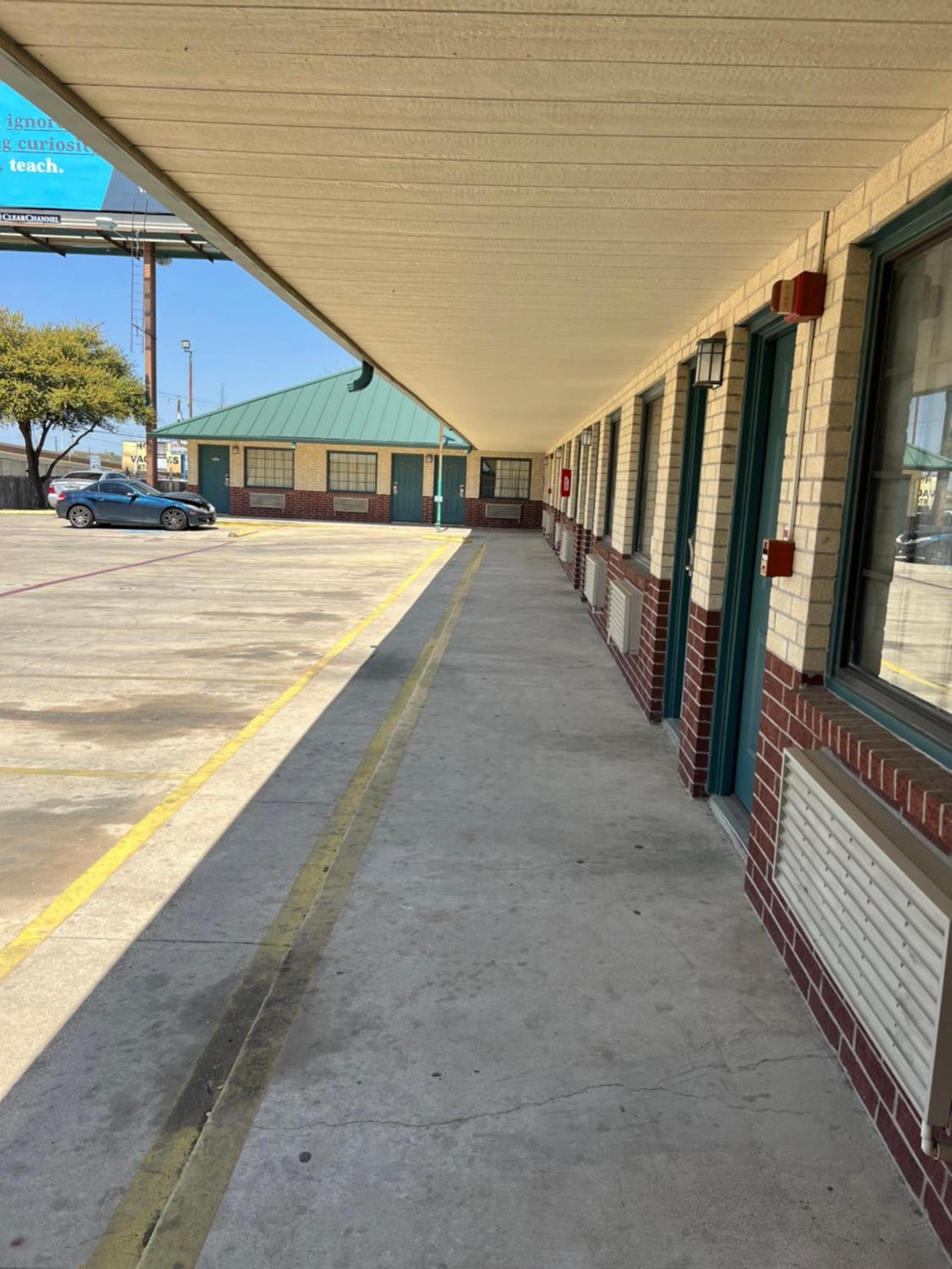 COUNTRY INN MOTEL photo 36