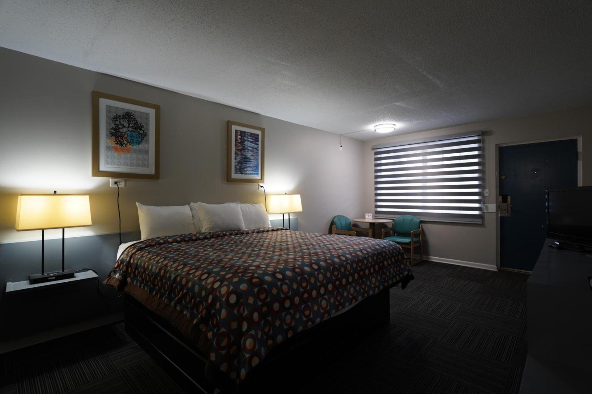 Economy Inn Historic District photo 6