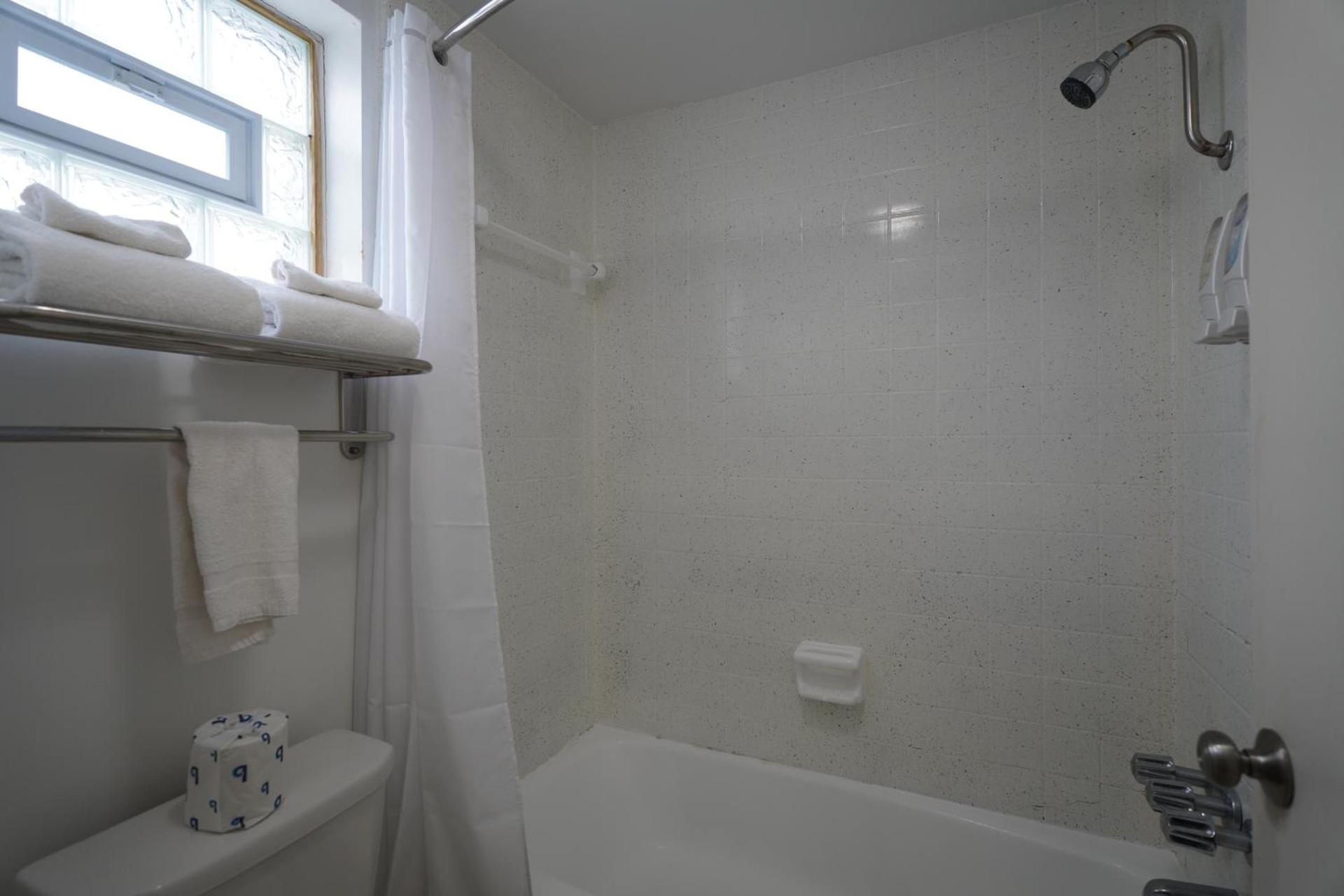 Economy Inn Historic District photo 10