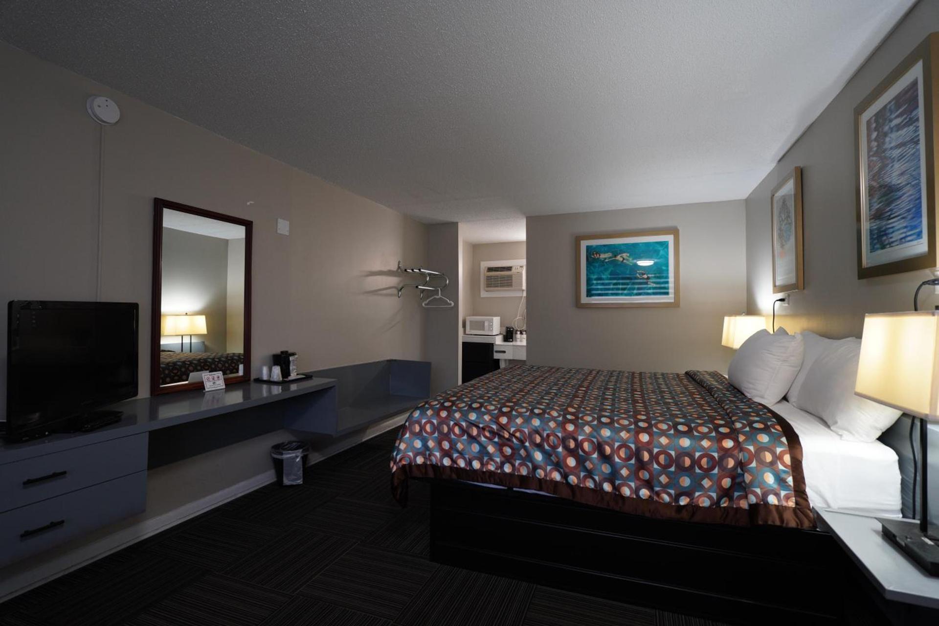 Economy Inn Historic District photo 12
