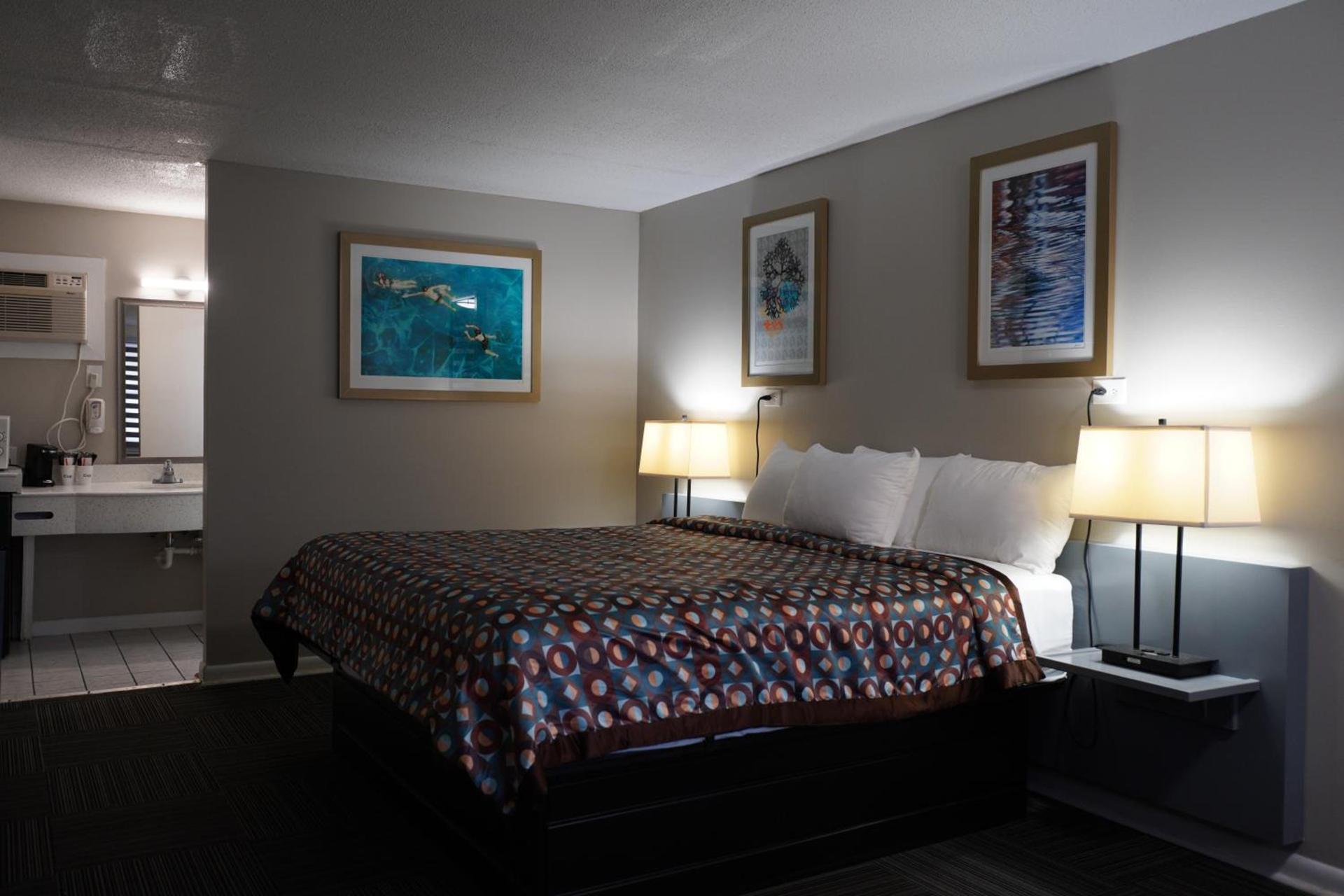 Economy Inn Historic District photo 13
