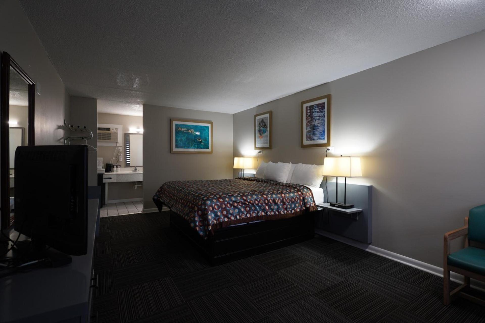 Economy Inn Historic District photo 14