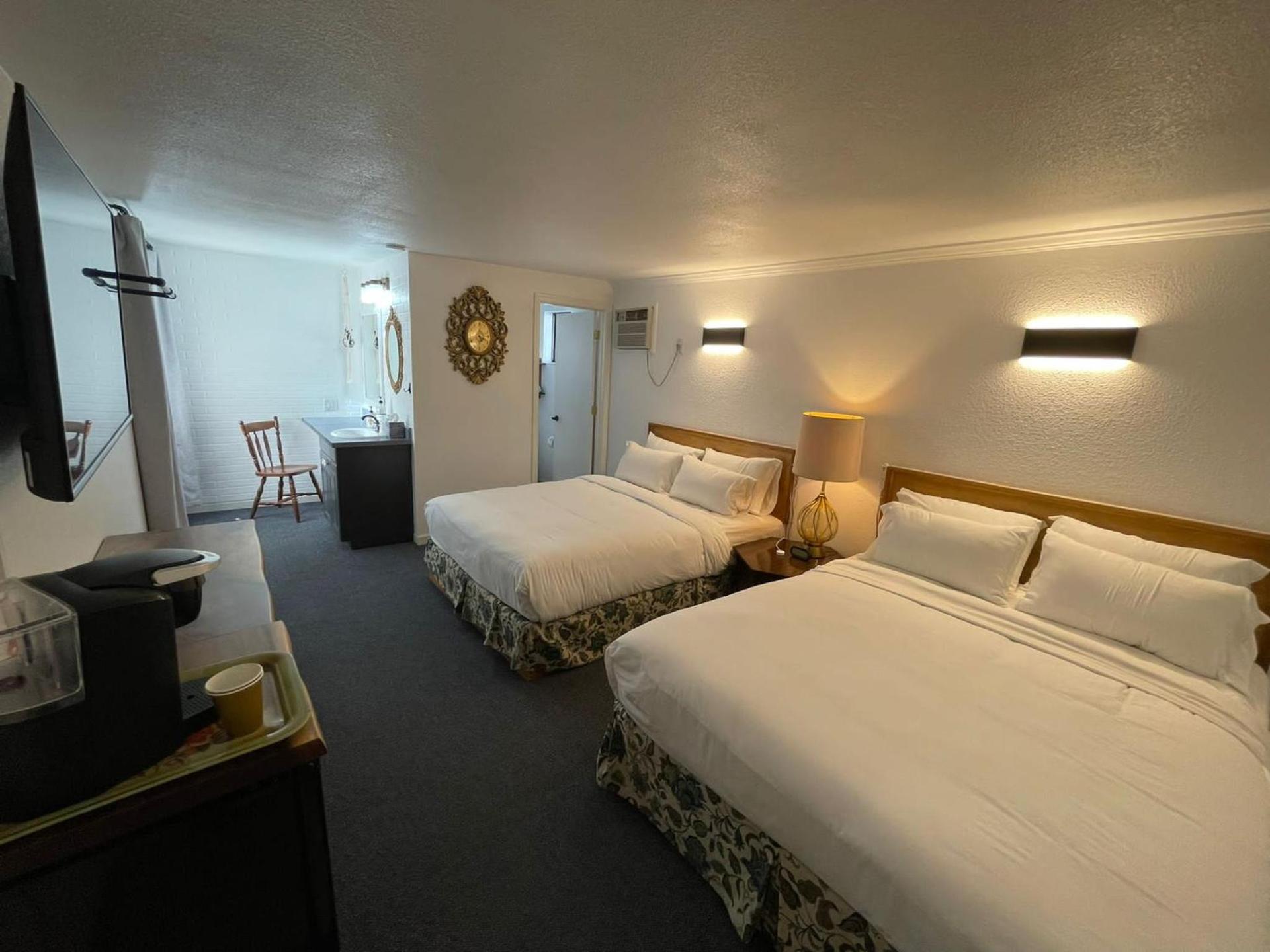 The Aztec Motel & Creative Space photo 4