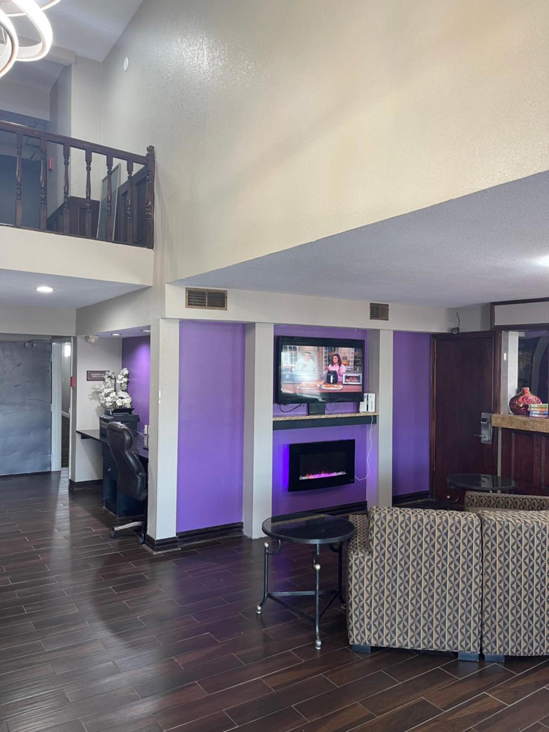 Baymont by Wyndham Bellevue - Omaha photo 3