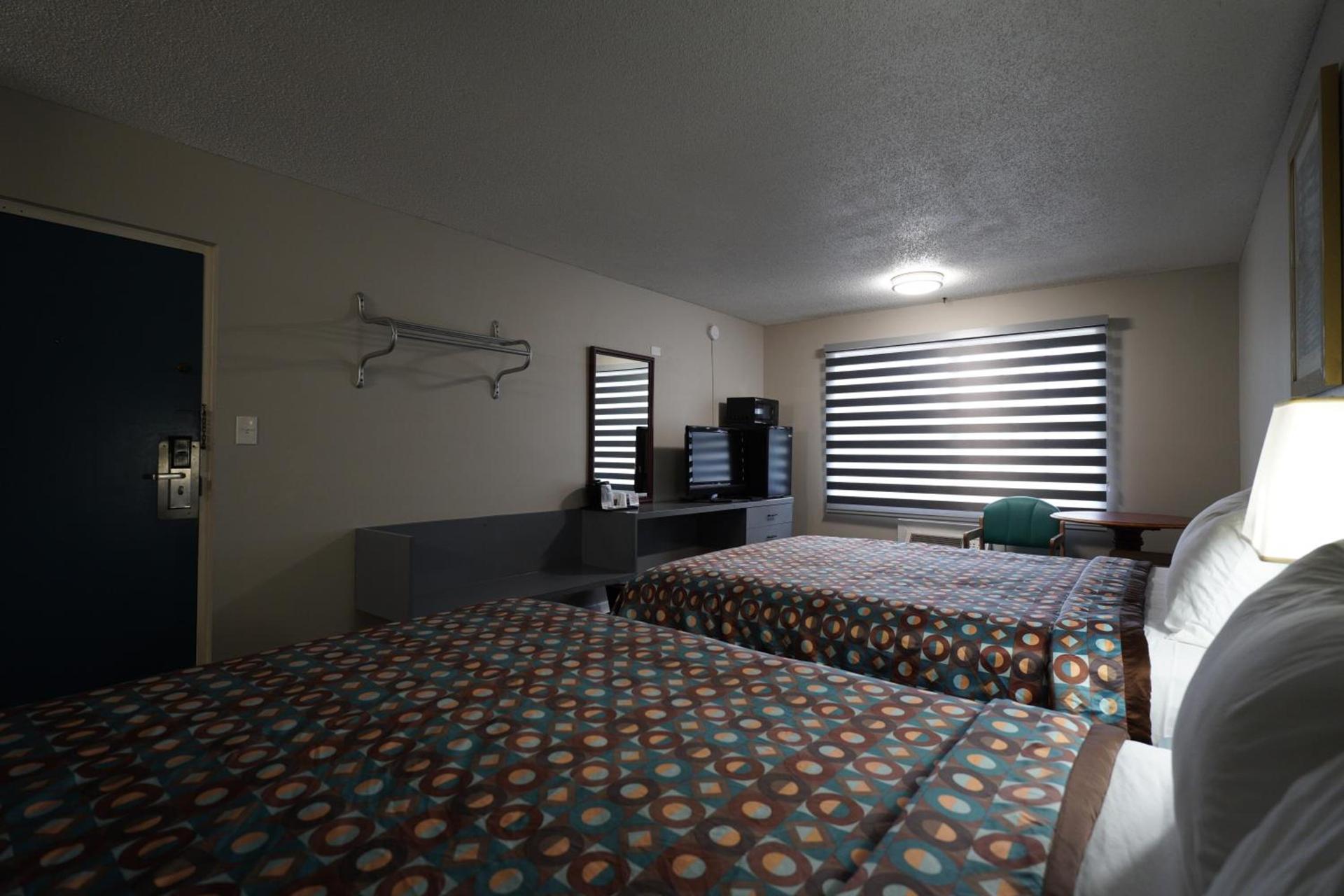 Economy Inn Historic District photo 42