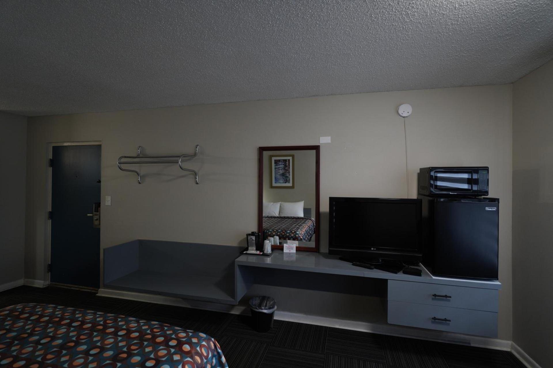 Economy Inn Historic District photo 46