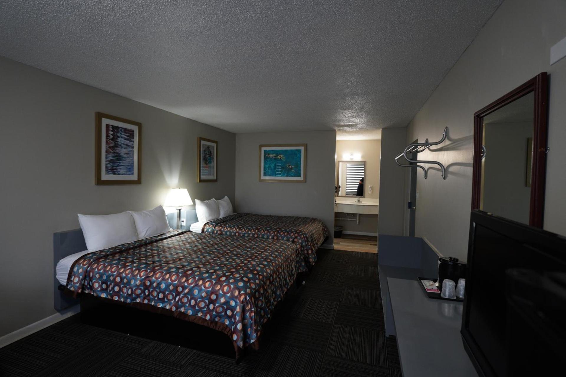 Economy Inn Historic District photo 45