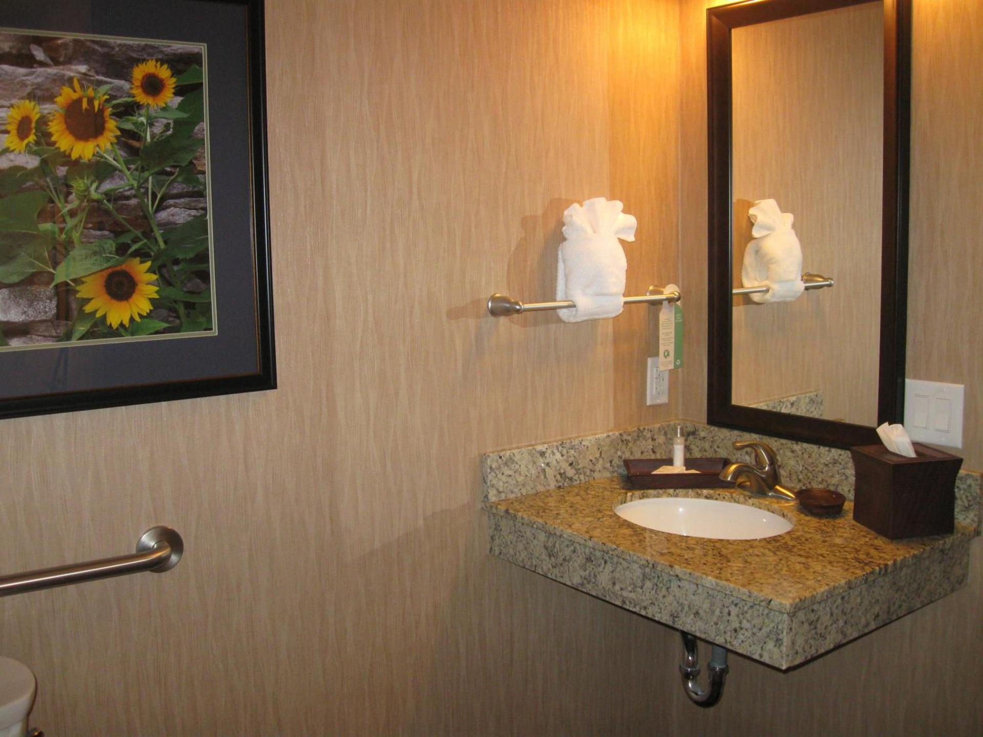 Little Missouri Inn & Suites New Town photo 12