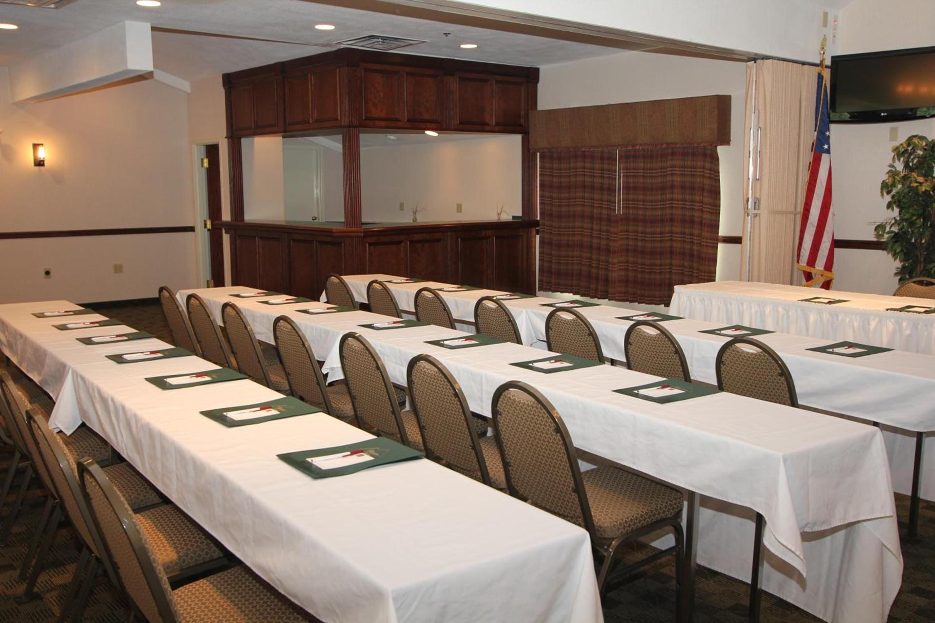 Black Bear Inn & Suites photo 40