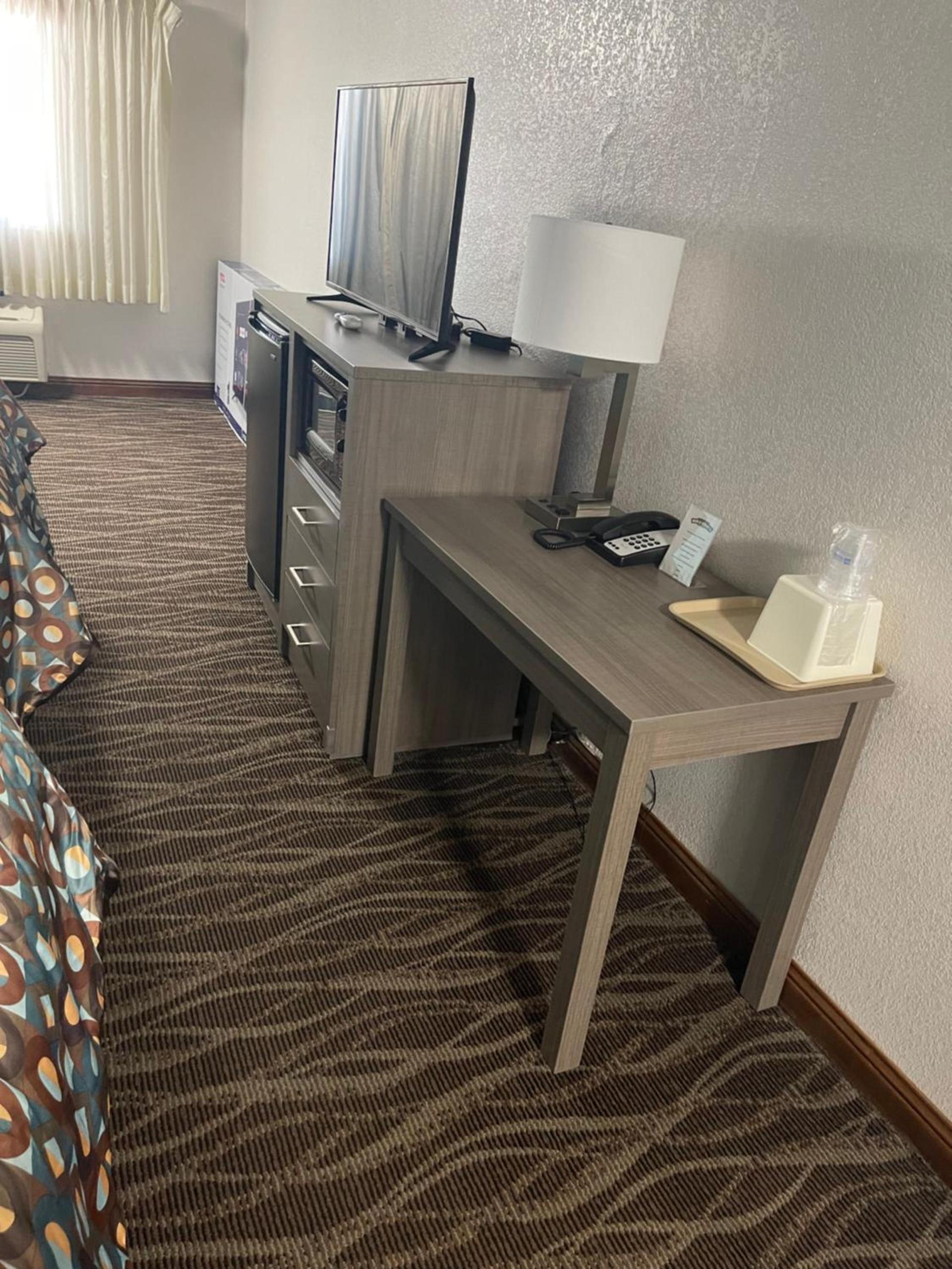 Baymont by Wyndham Bellevue - Omaha photo 6