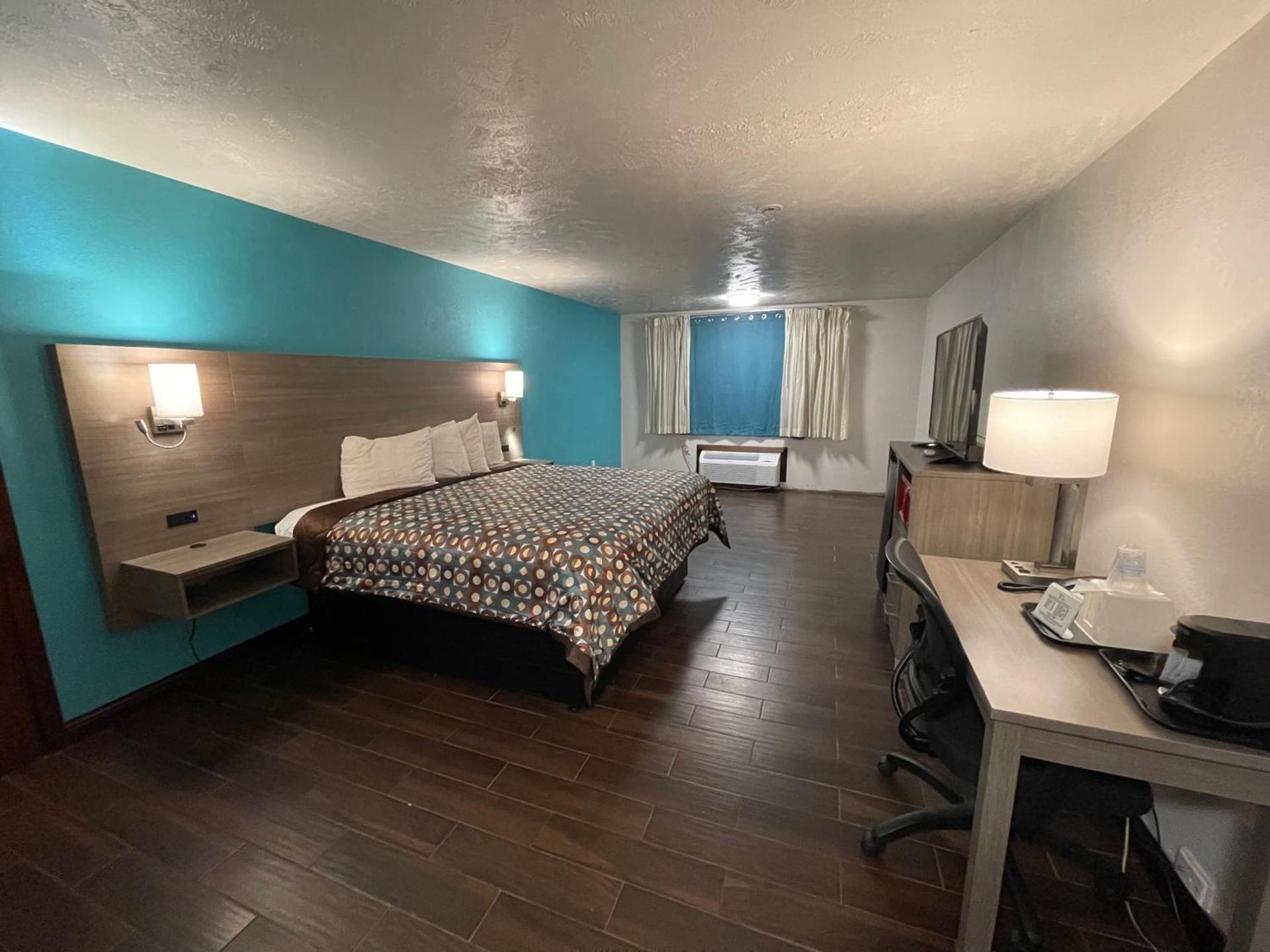 Baymont by Wyndham Bellevue - Omaha photo 16