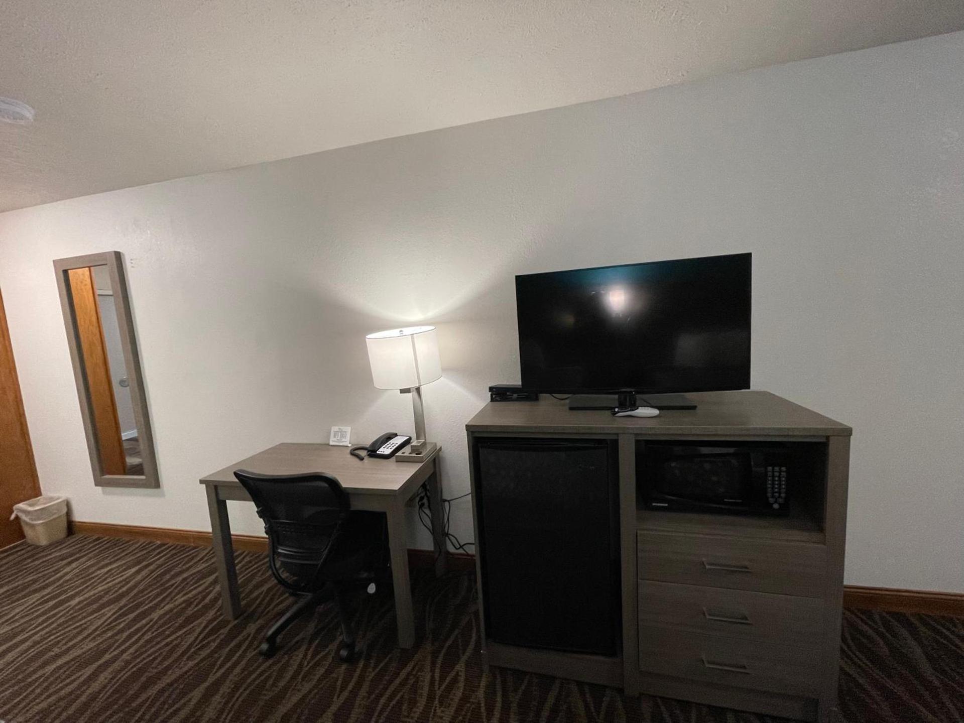 Baymont by Wyndham Bellevue - Omaha photo 13