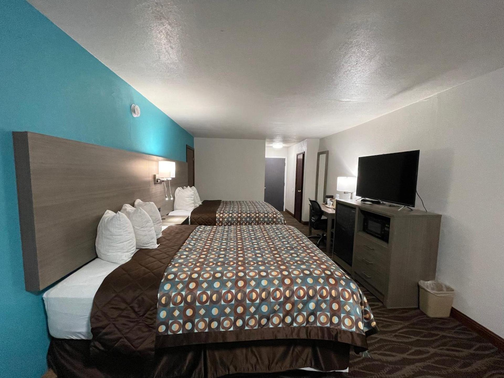 Baymont by Wyndham Bellevue - Omaha photo 9