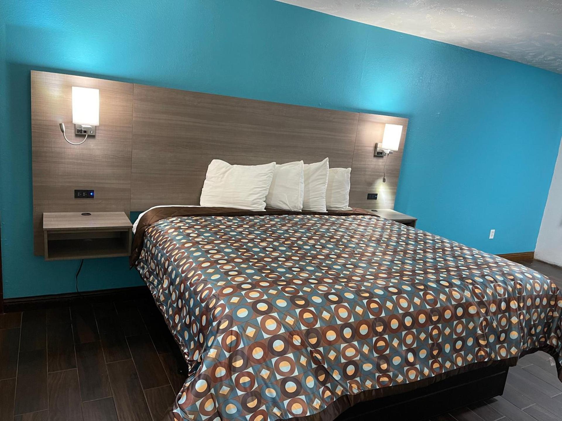 Baymont by Wyndham Bellevue - Omaha photo 8