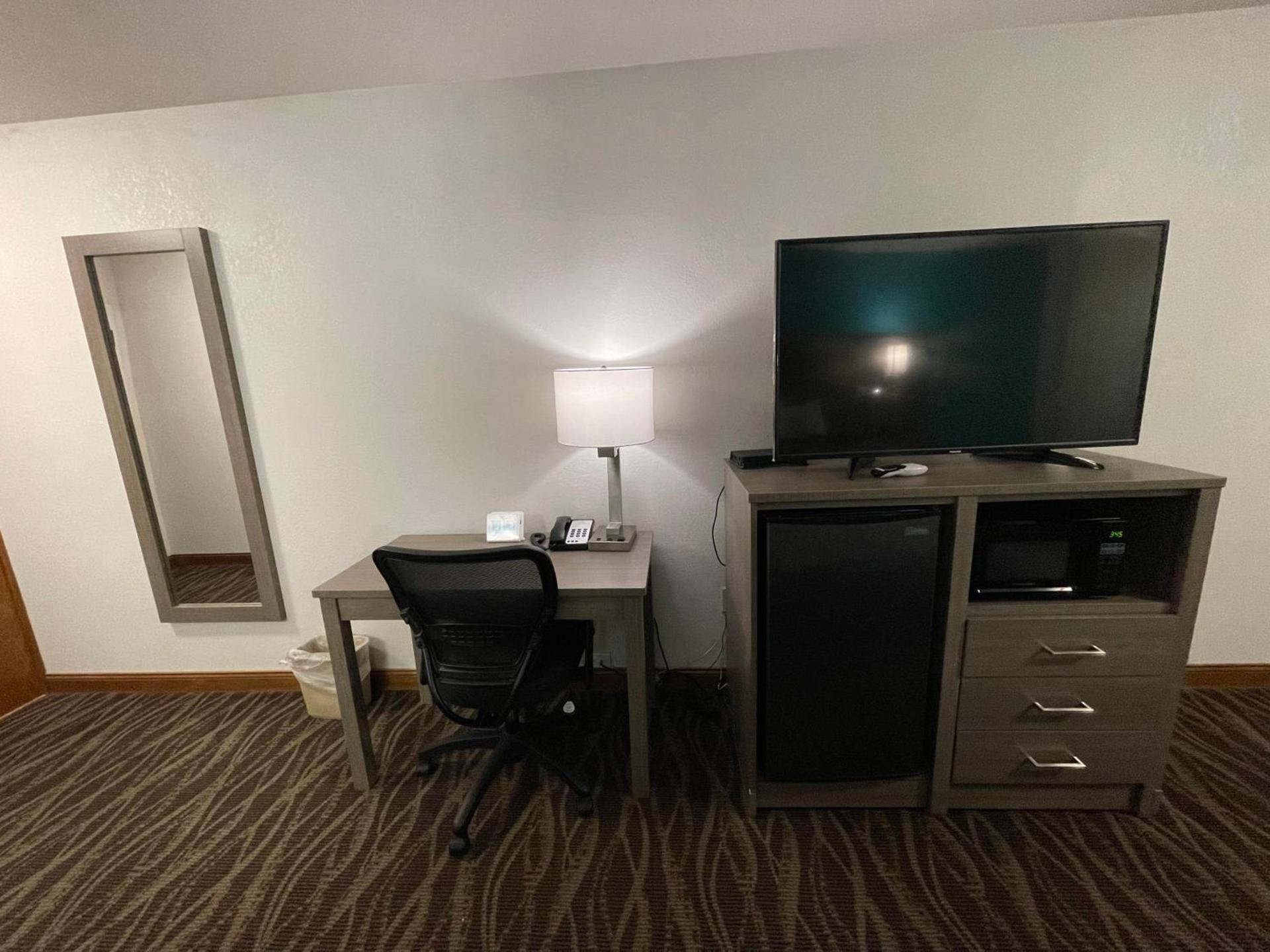 Baymont by Wyndham Bellevue - Omaha photo 19