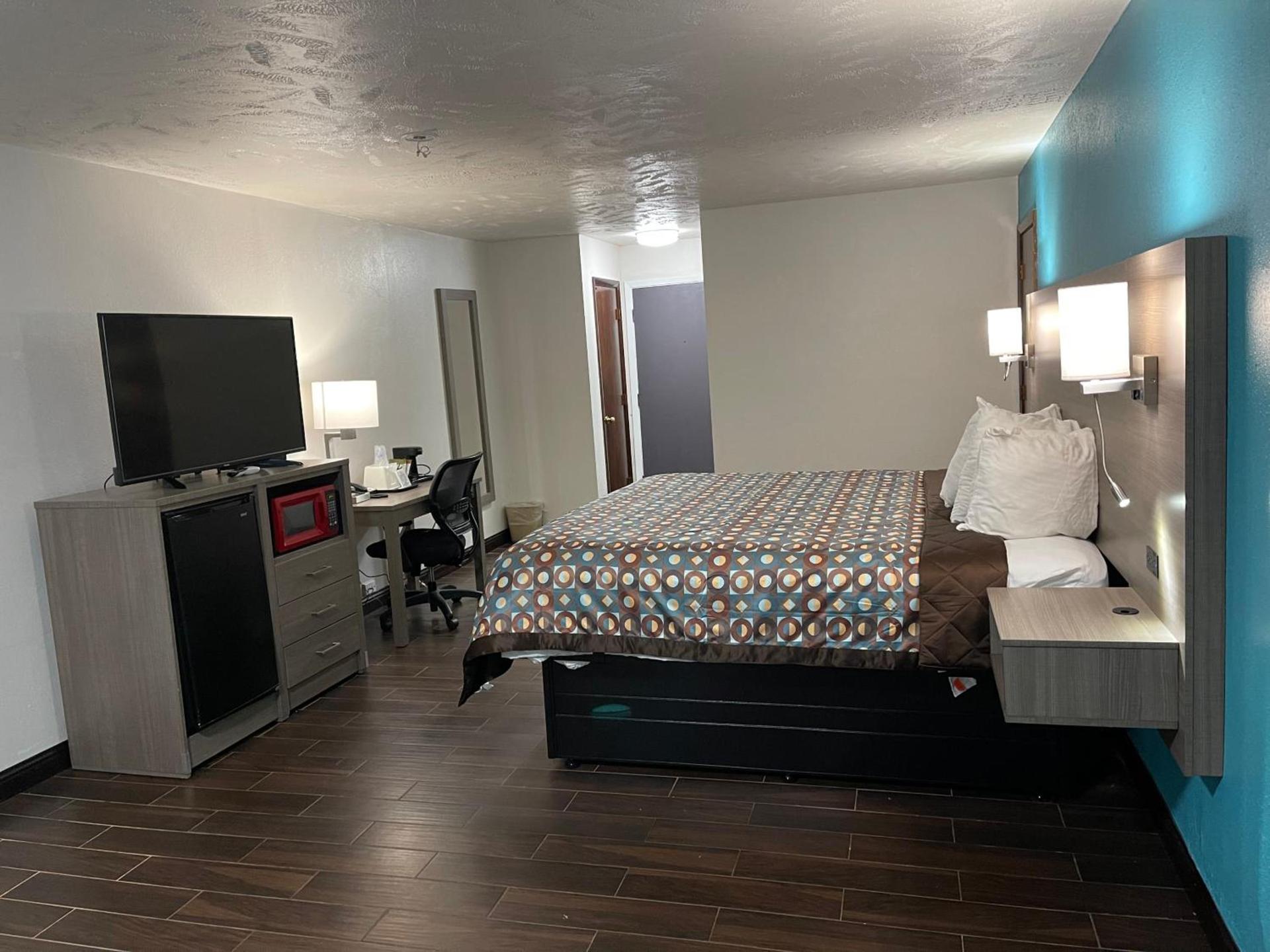 Baymont by Wyndham Bellevue - Omaha photo 18