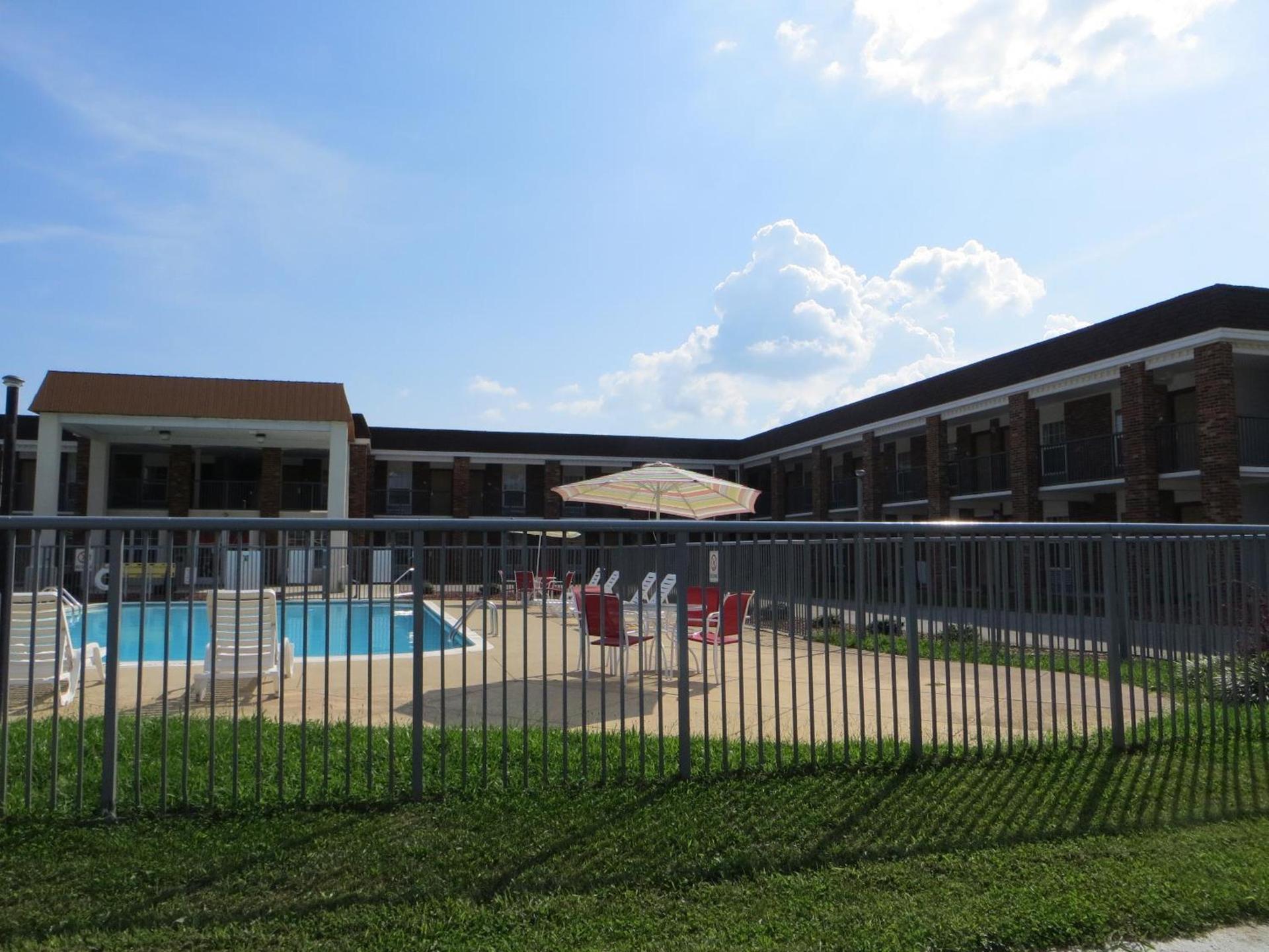 Days Inn by Wyndham Cave City photo 25