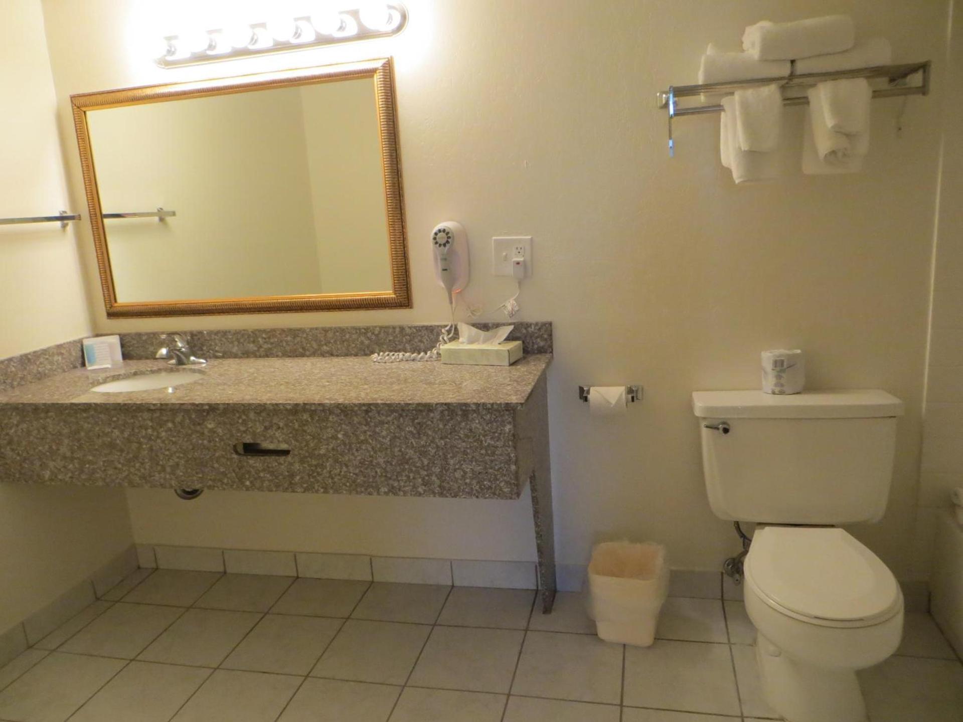 Days Inn by Wyndham Cave City photo 21