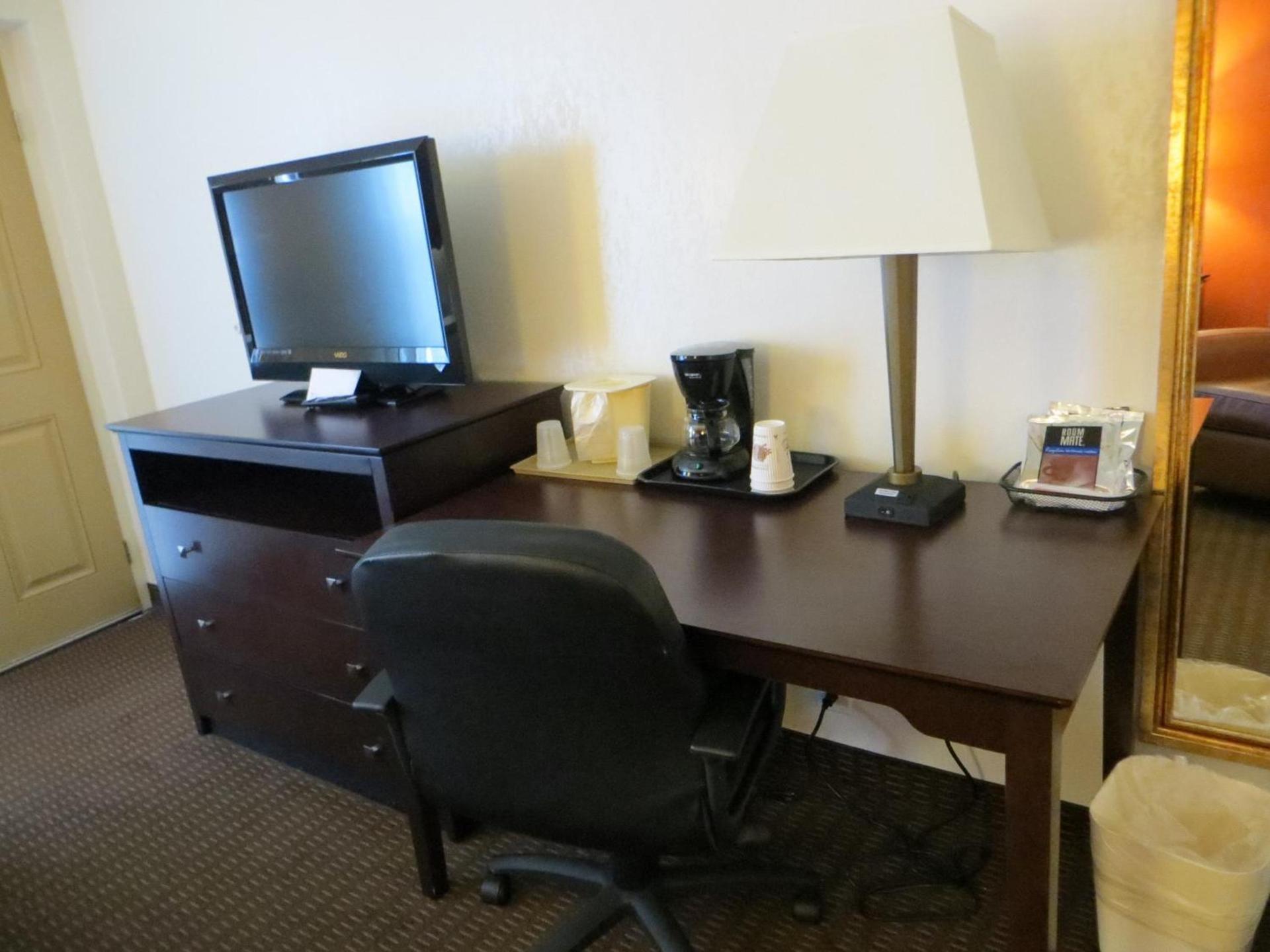 Days Inn by Wyndham Cave City photo 26