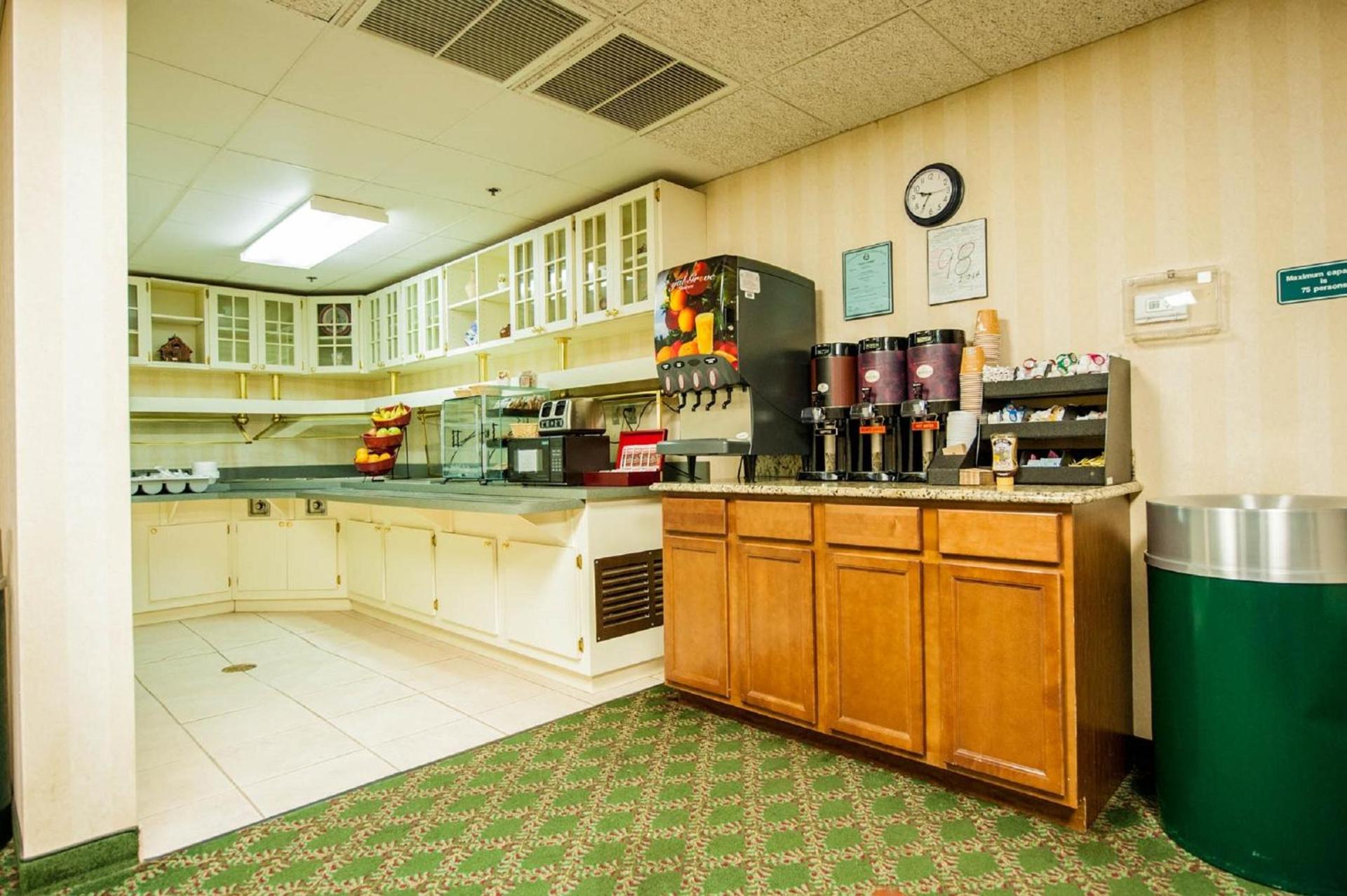 Greystone Inn & Suites photo 15